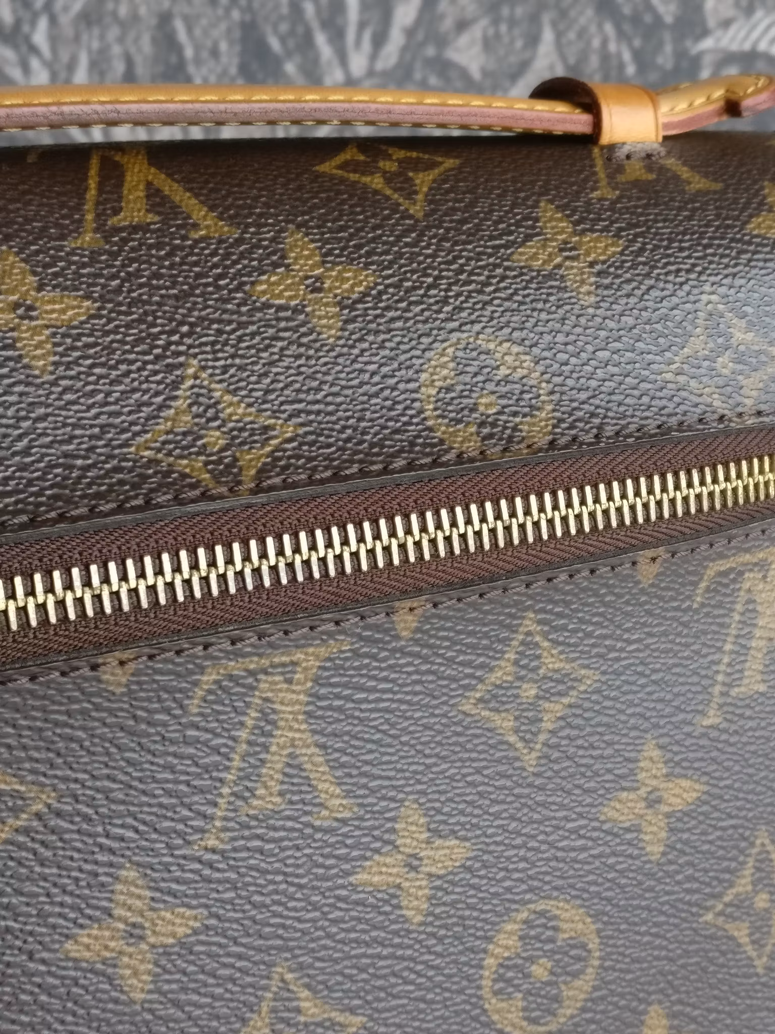 Louis Vuitton Pochette Metis
