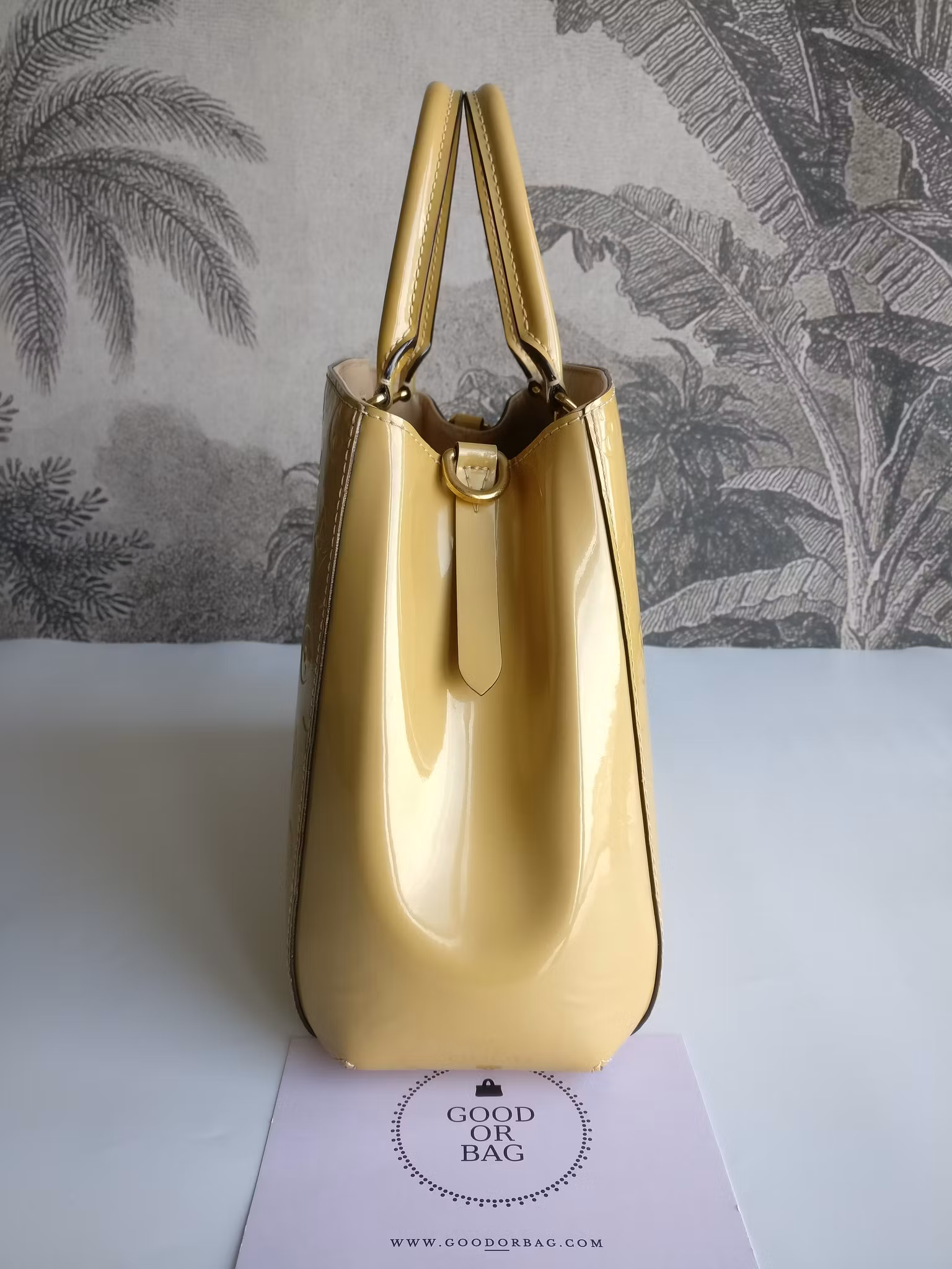 Louis Vuitton Montaigne MM vernis warm beige
