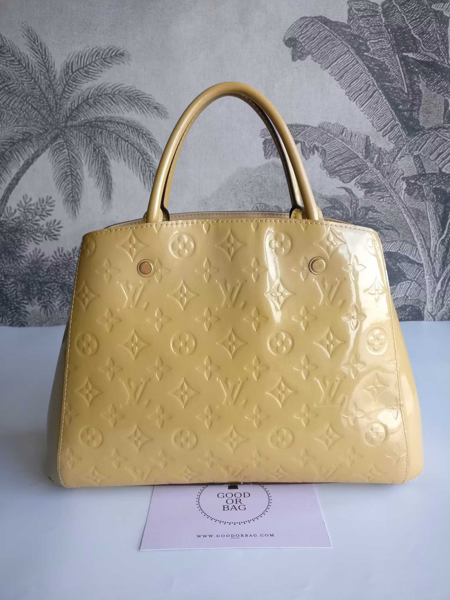 Louis Vuitton Montaigne MM vernis warm beige