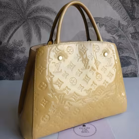 Louis Vuitton Montaigne MM vernis warm beige