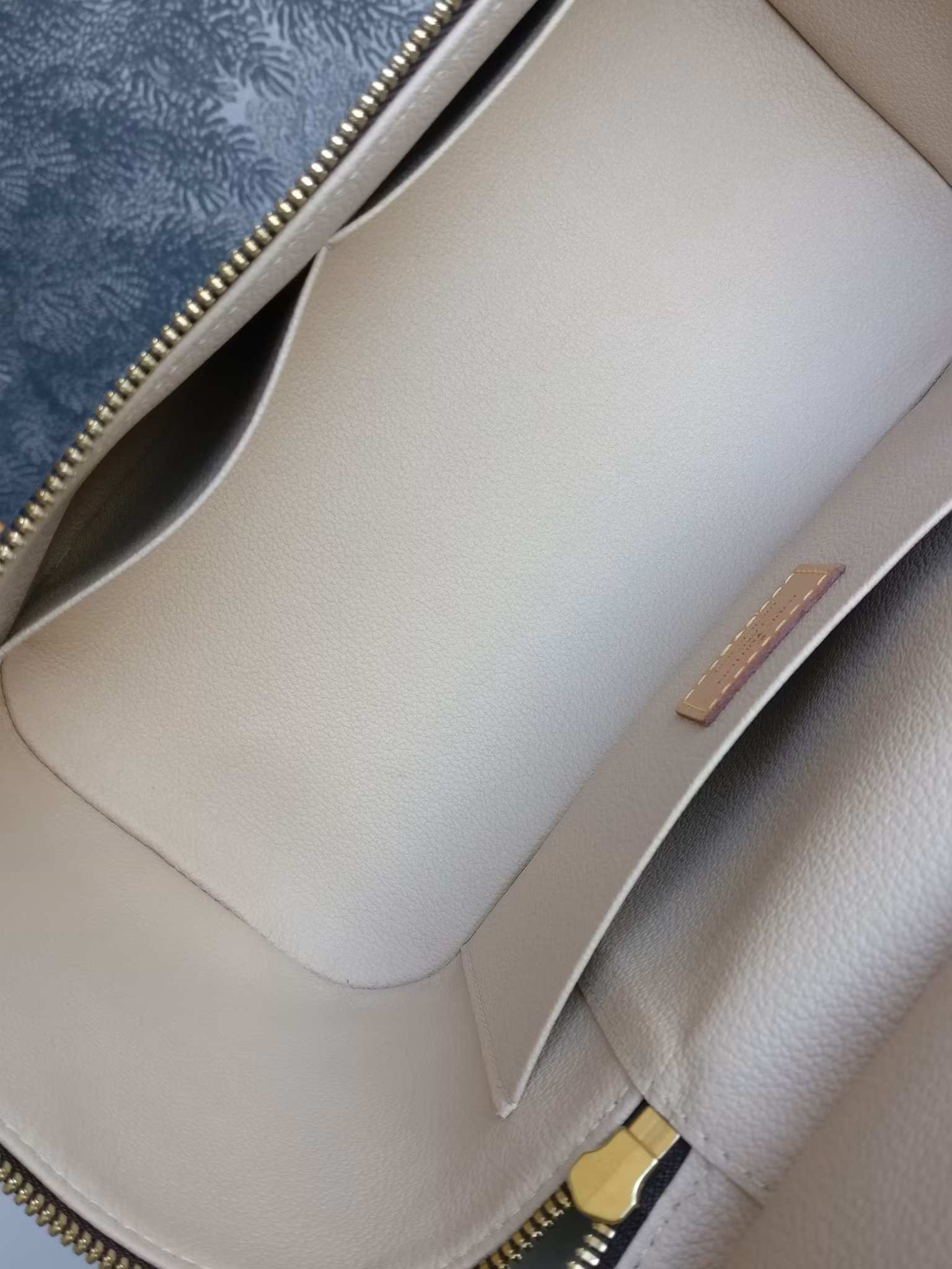 Louis Vuitton Nice BB Vanity