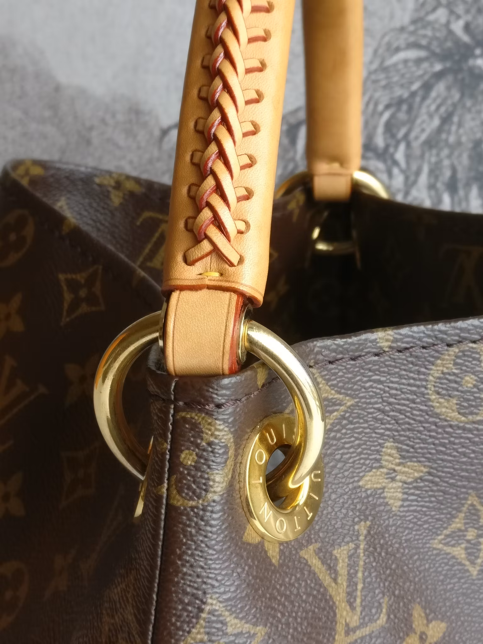 Louis Vuitton Artsy MM monogram
