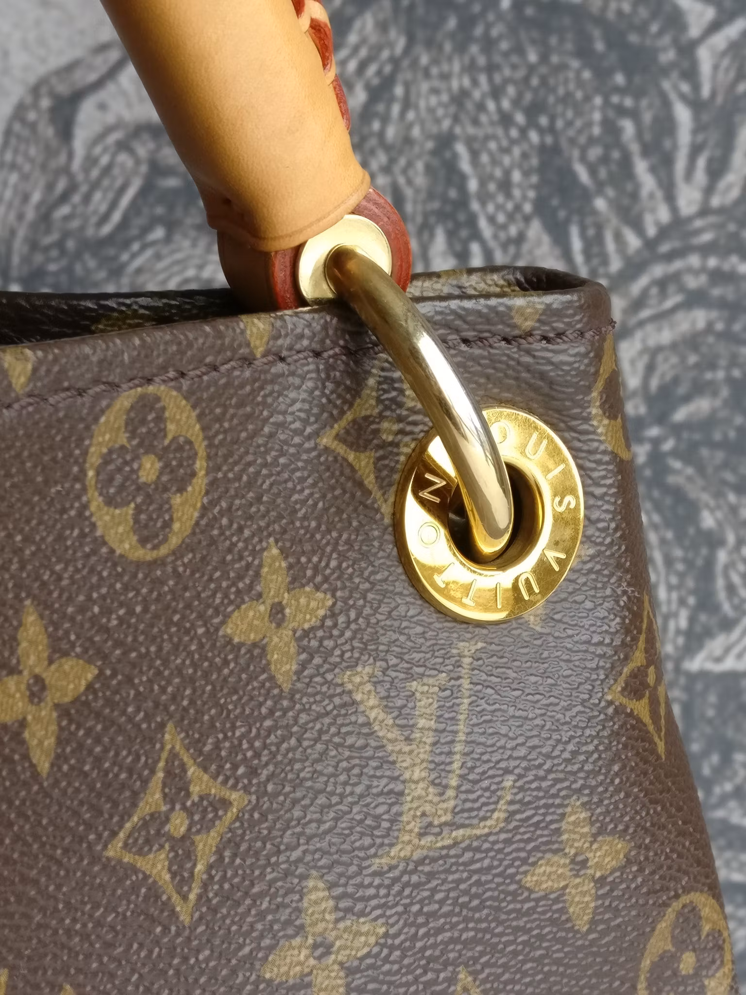 Louis Vuitton Artsy MM monogram