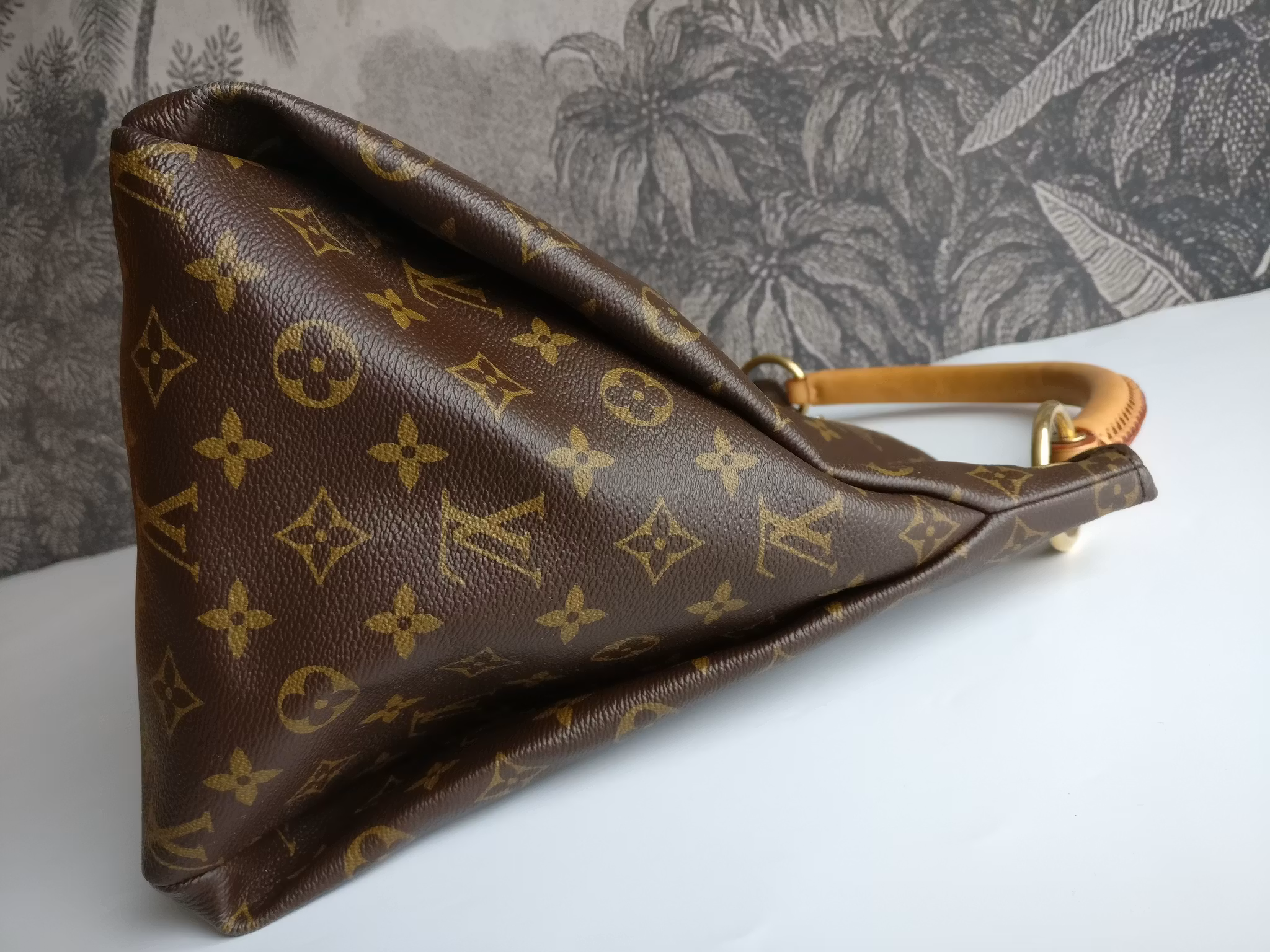 Louis Vuitton Artsy MM monogram