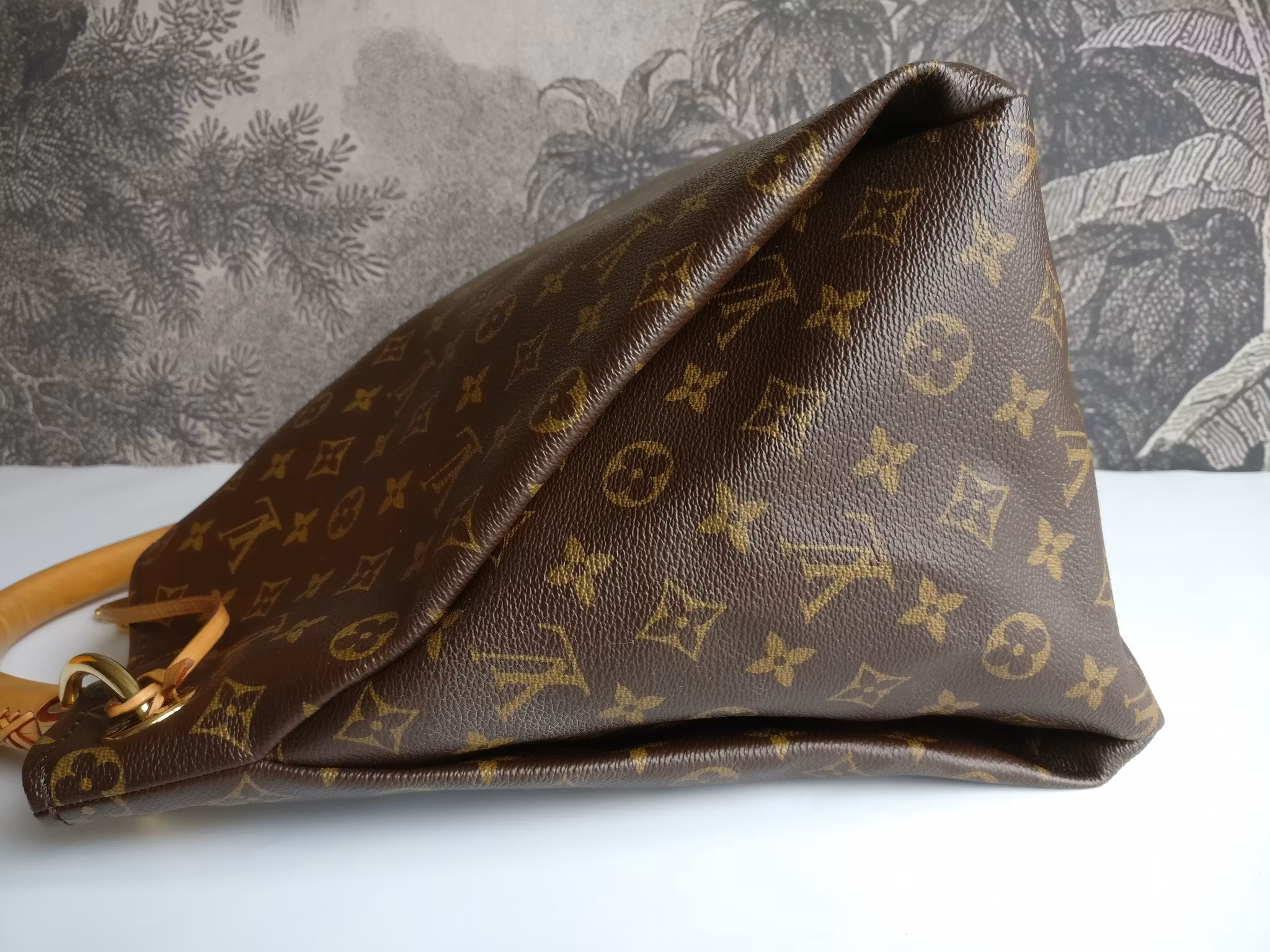 Louis Vuitton Artsy MM monogram