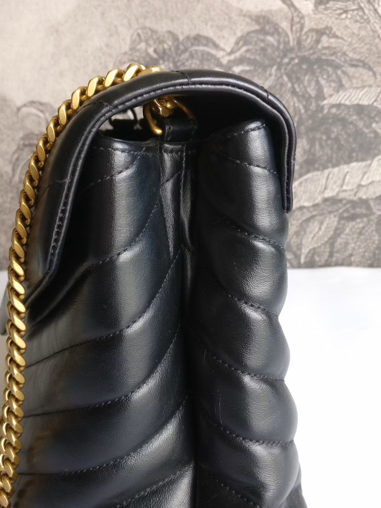Saint Laurent LouLou Medium Y