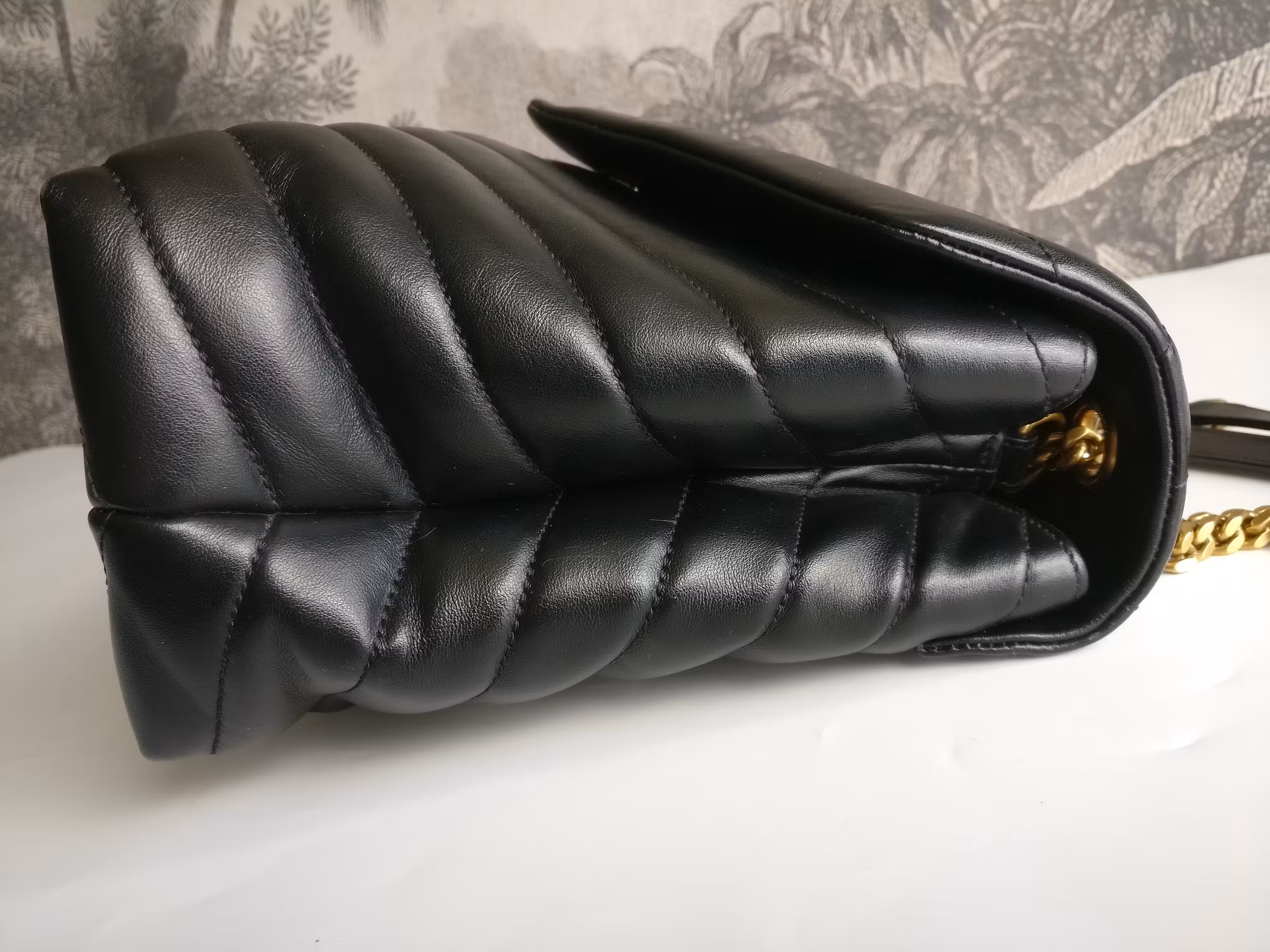 Saint Laurent LouLou Medium Y
