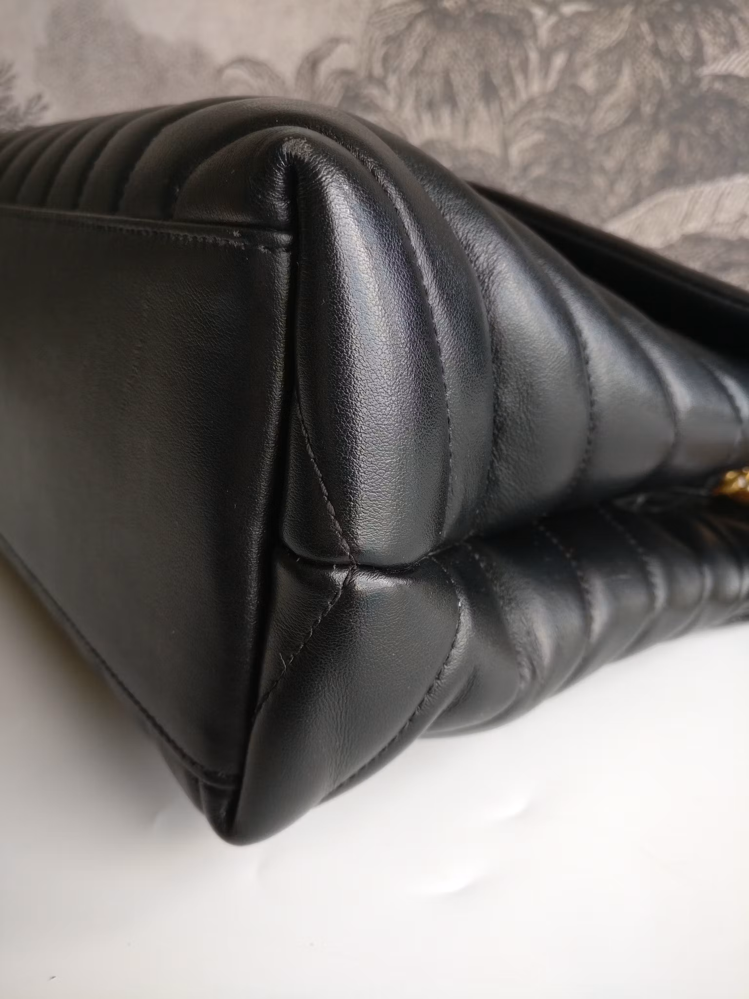 Saint Laurent LouLou Medium Y