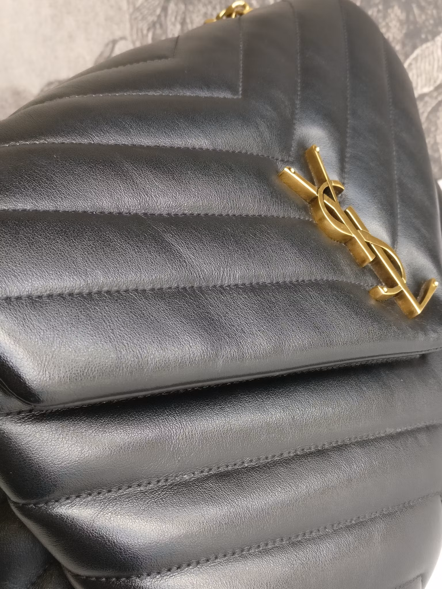 Saint Laurent LouLou Medium Y