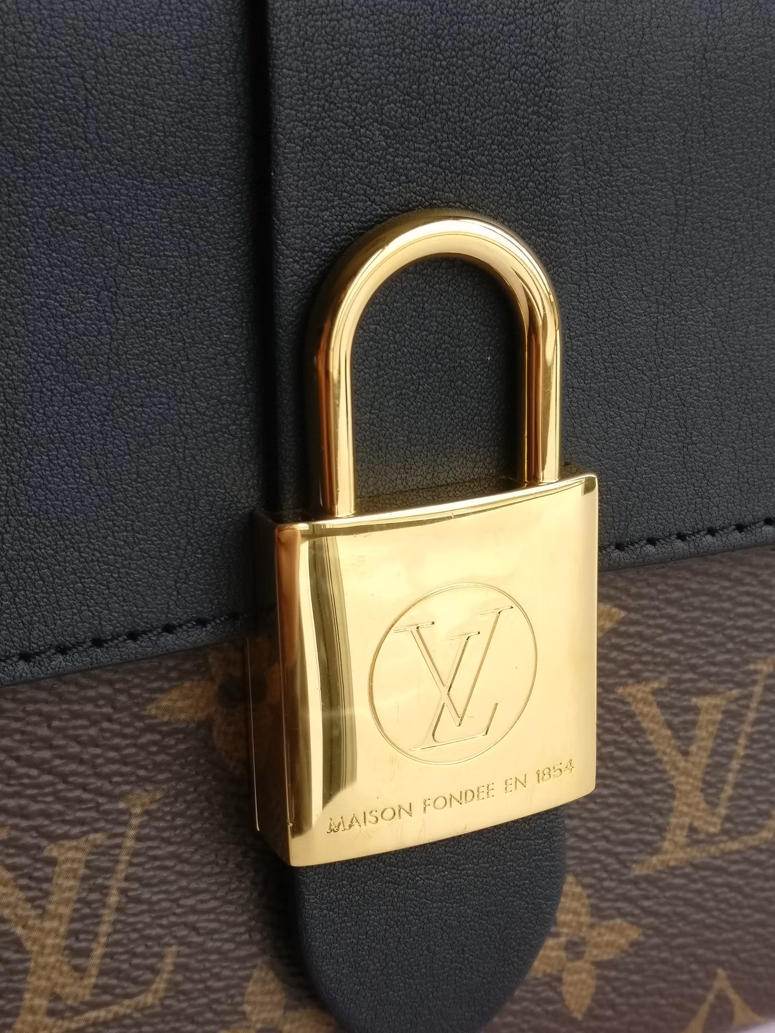 Louis Vuitton Locky BB black monogram