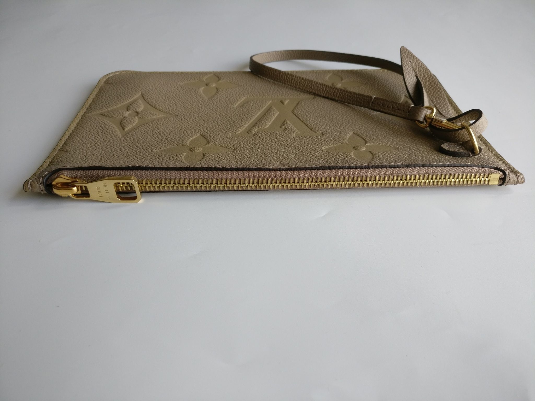 Louis Vuitton Neverfull pochette empreinte Dune