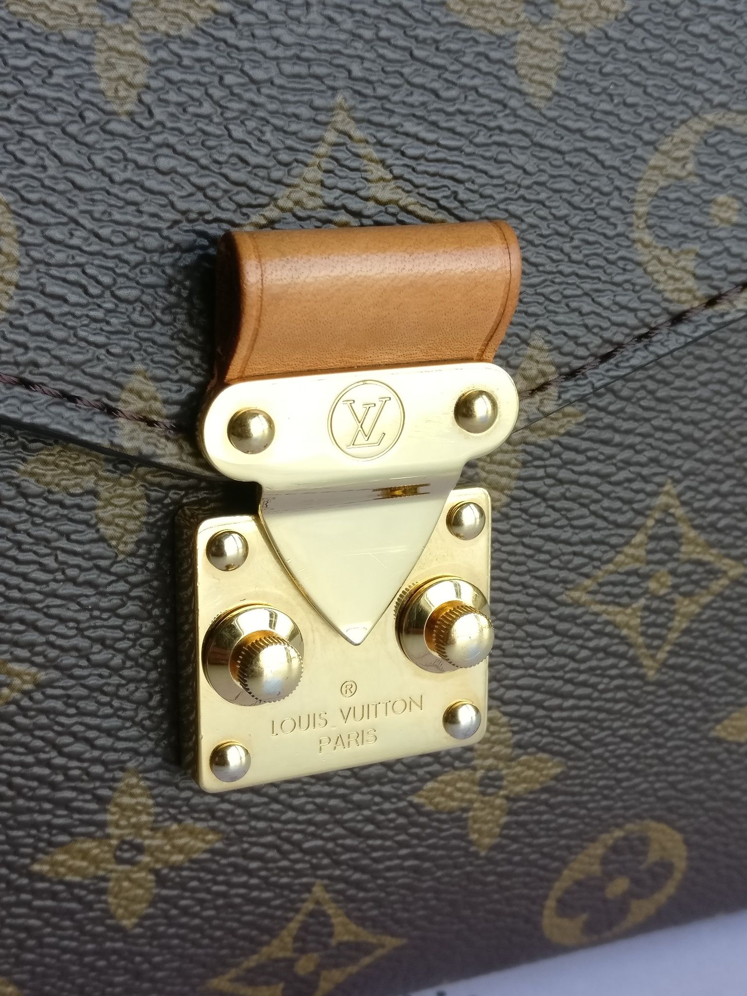 Louis Vuitton Pochette Metis