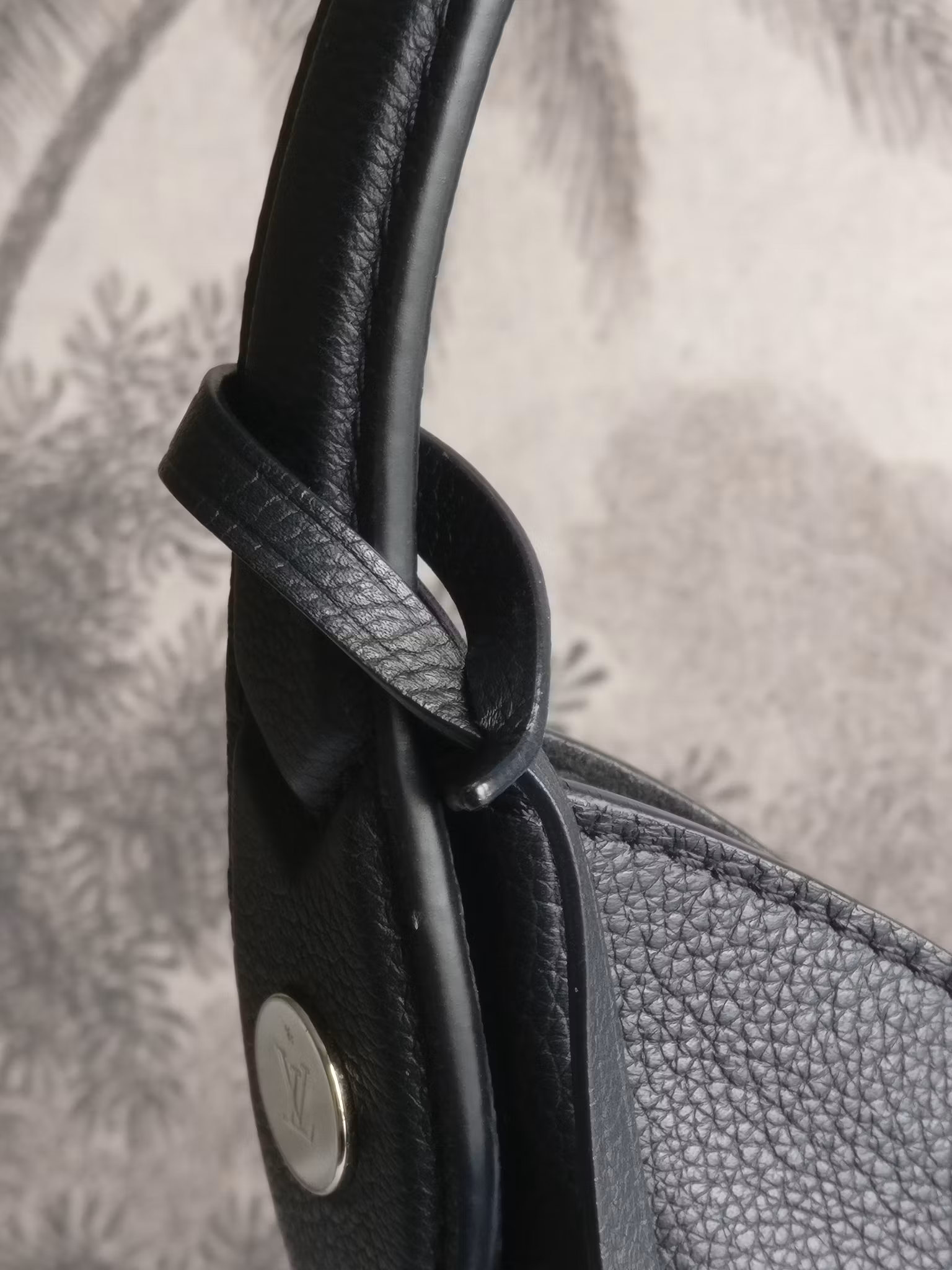 Louis Vuitton Lockme Hobo
