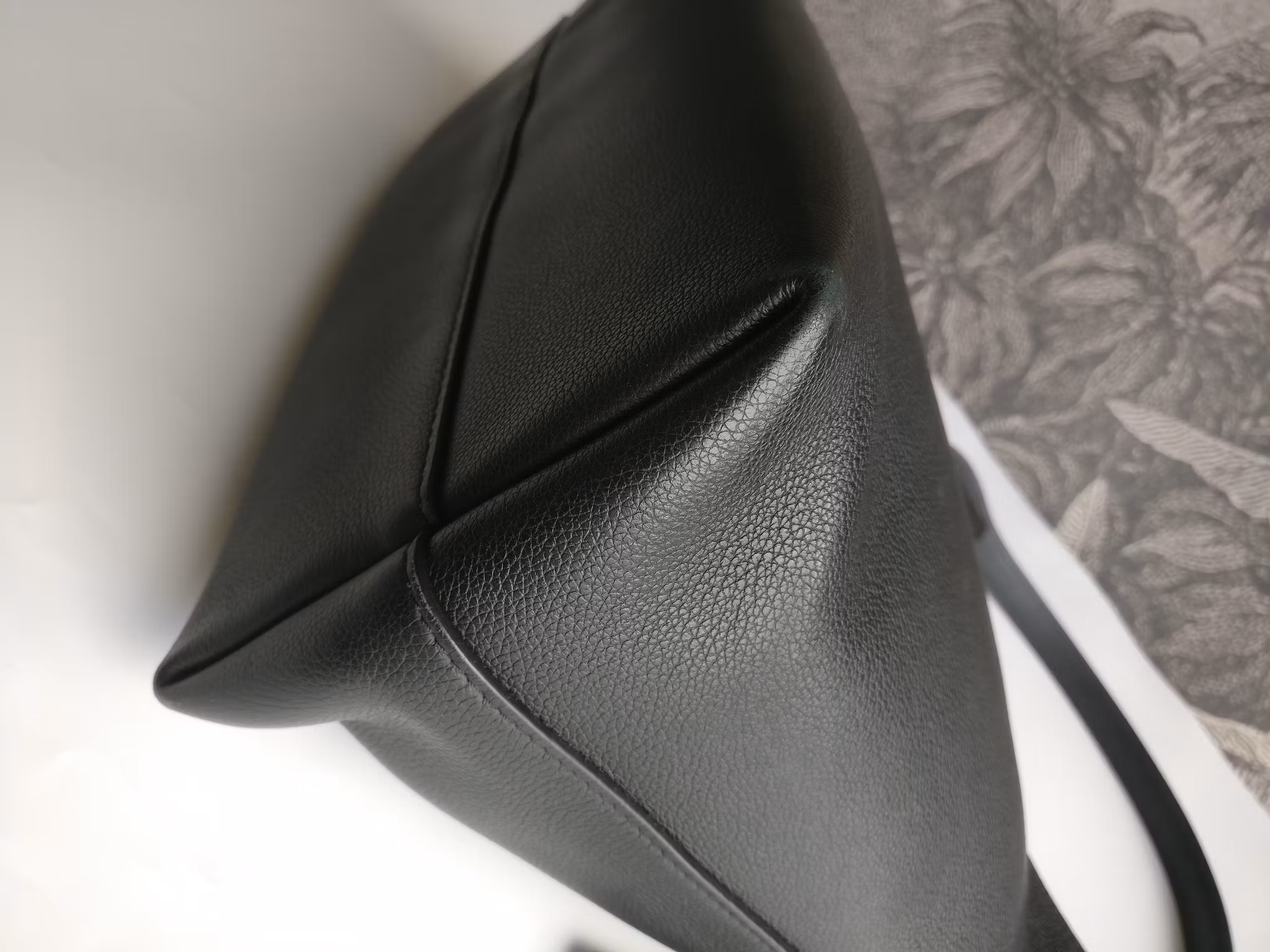 Louis Vuitton Lockme Hobo