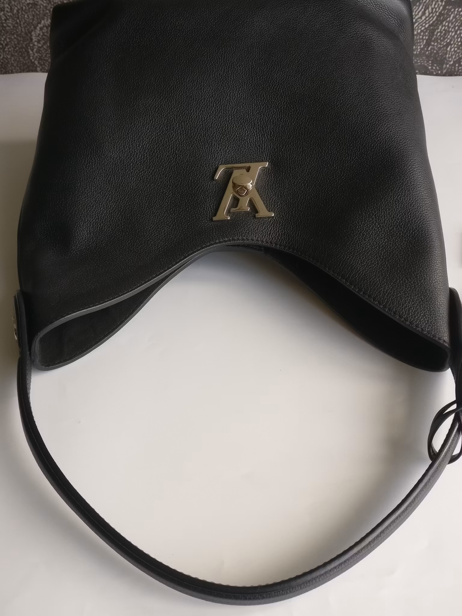 Louis Vuitton Lockme Hobo