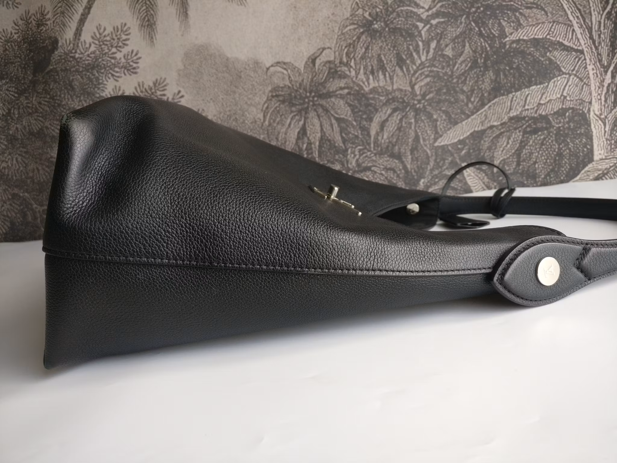 Louis Vuitton Lockme Hobo