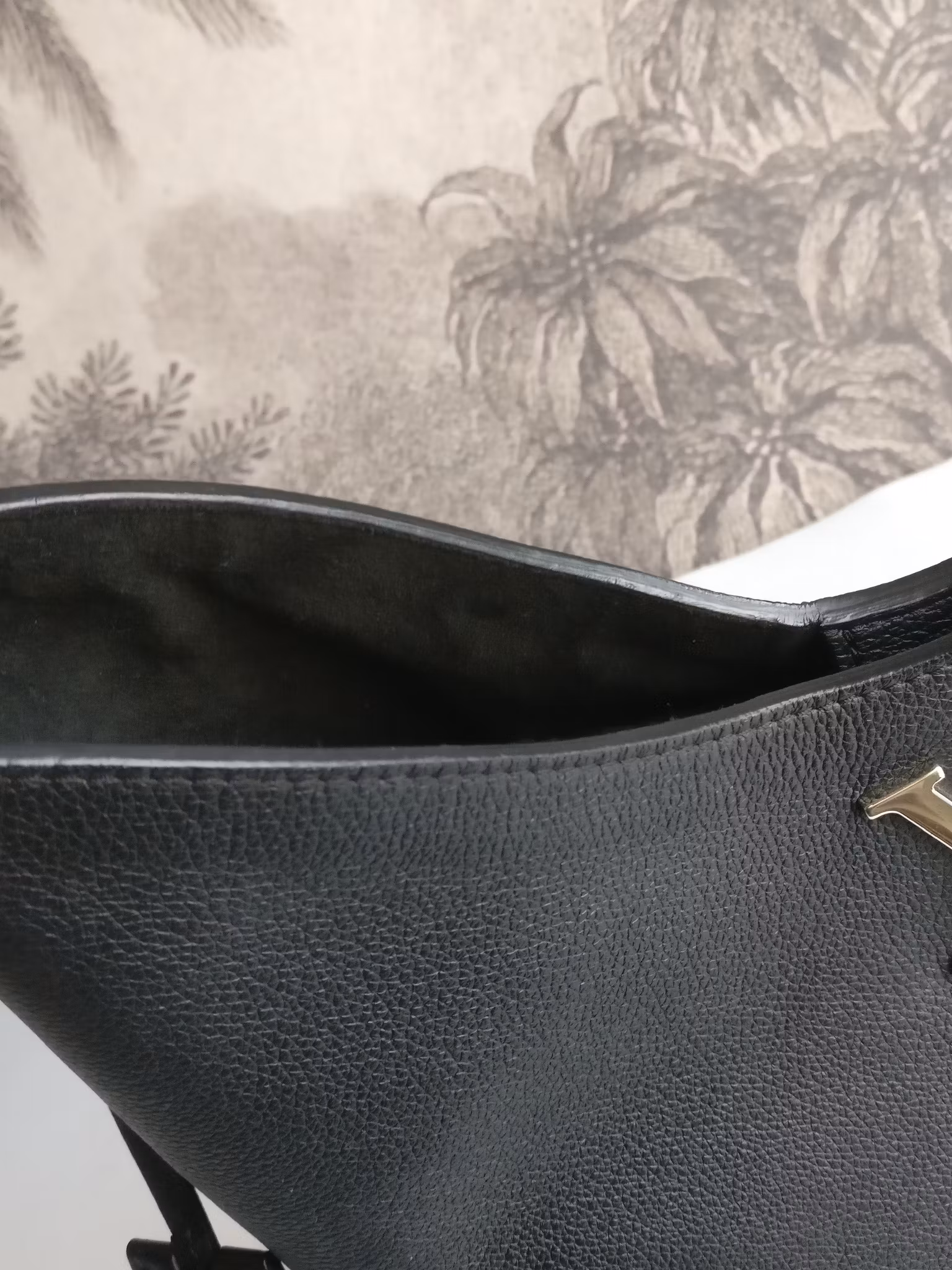 Louis Vuitton Lockme Hobo