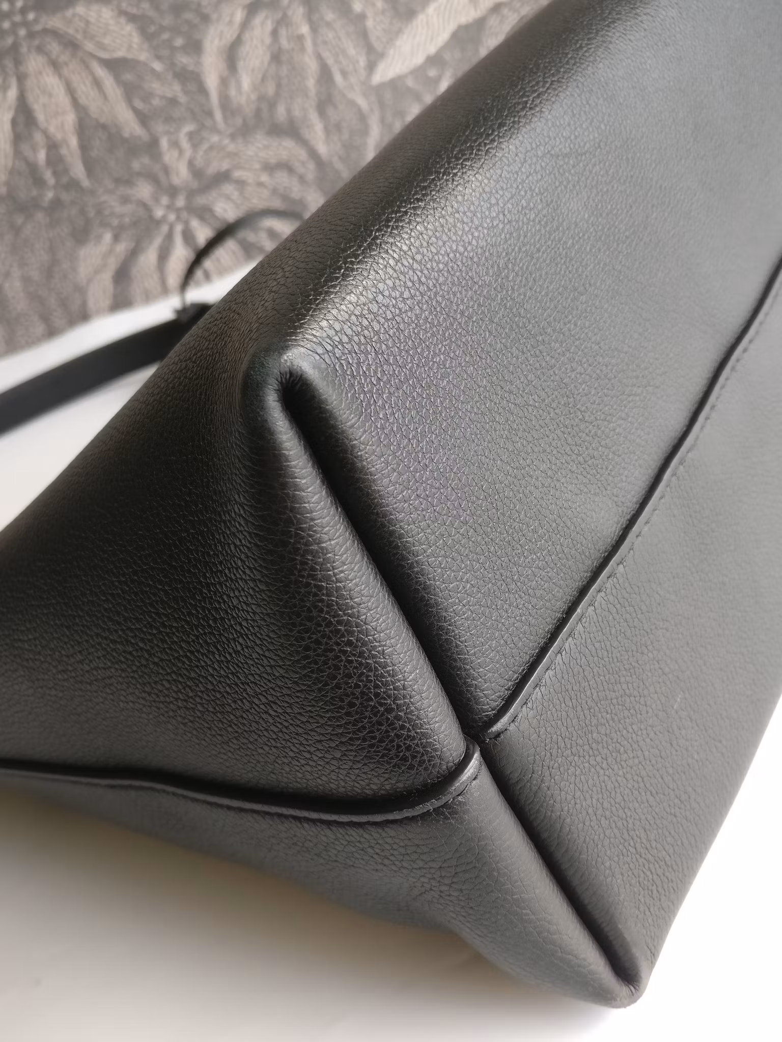 Louis Vuitton Lockme Hobo
