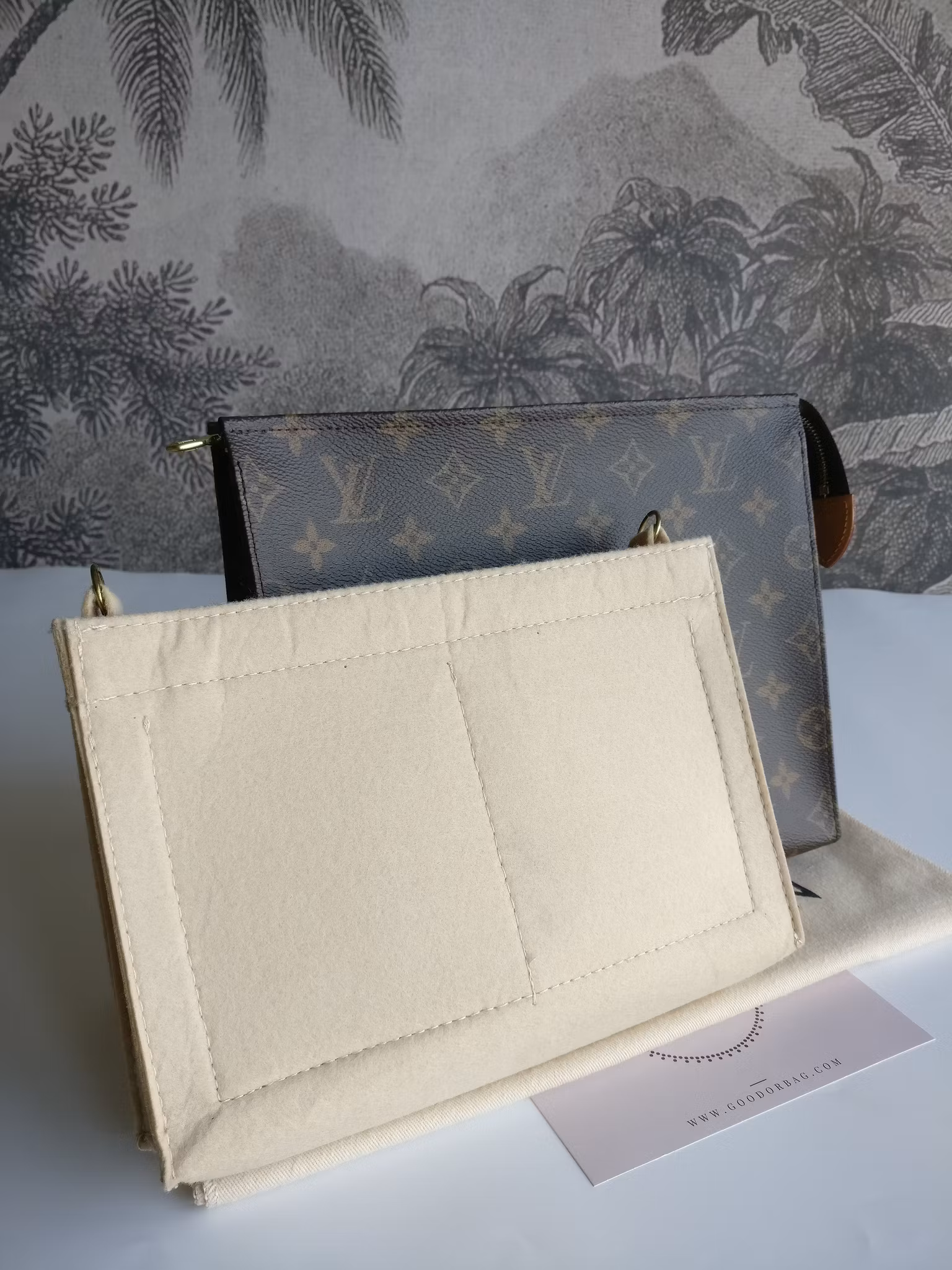 Louis Vuitton Toiletry pouch 26