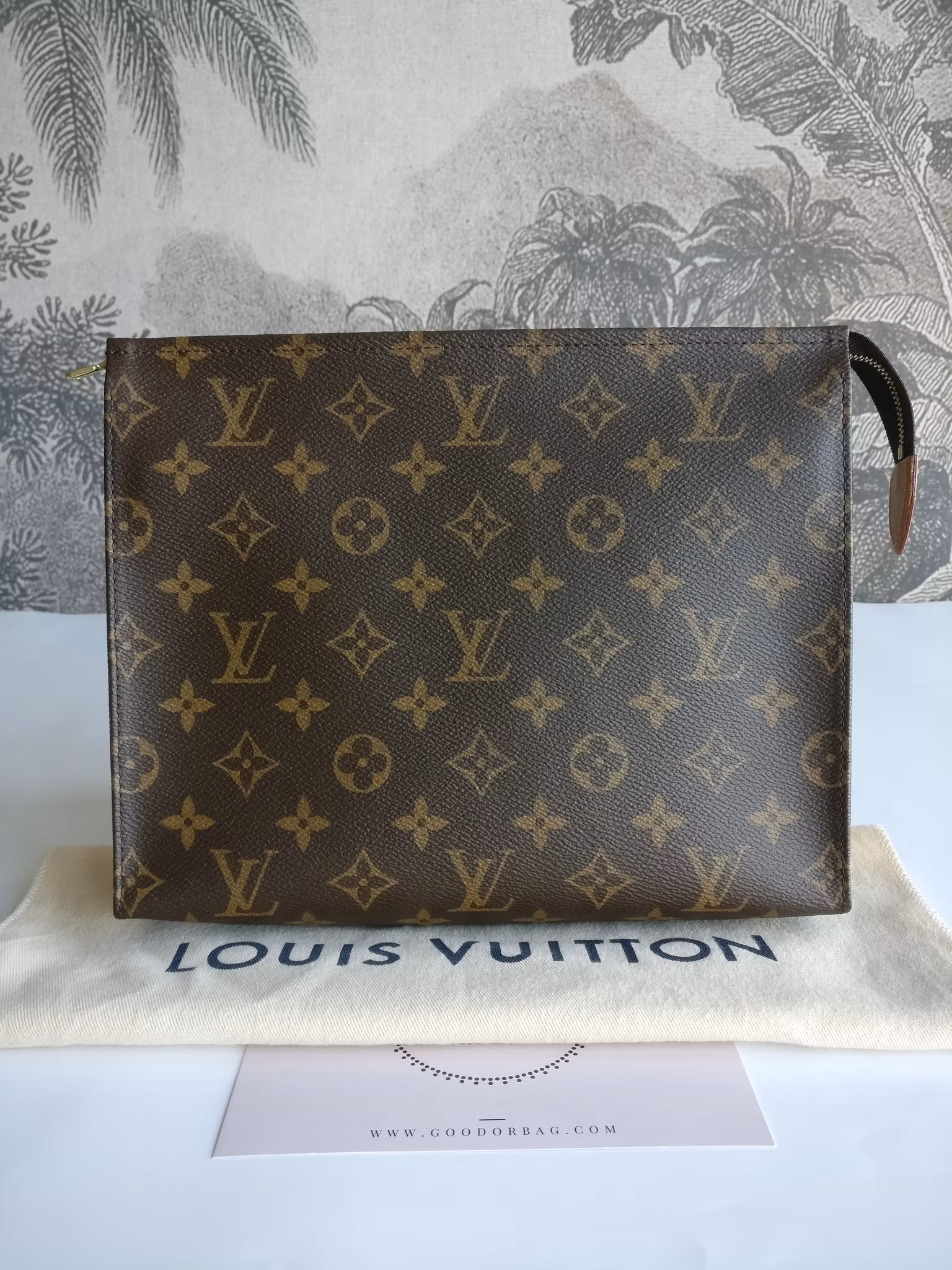 Louis Vuitton Toiletry pouch 26