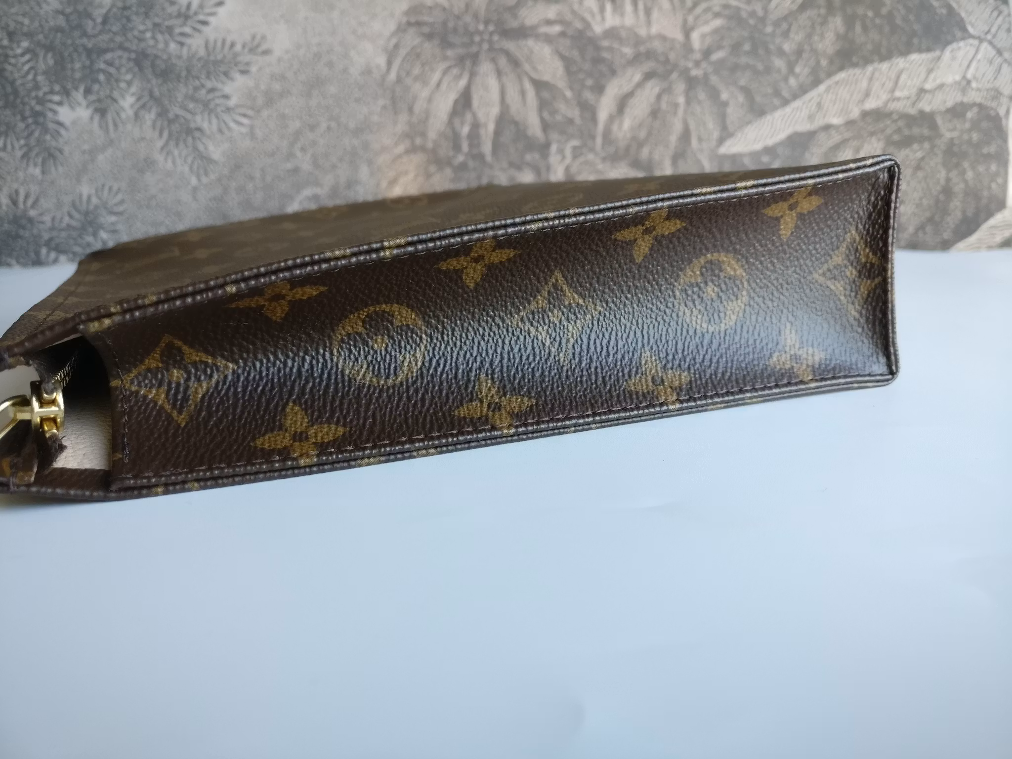 Louis Vuitton Toiletry pouch 26
