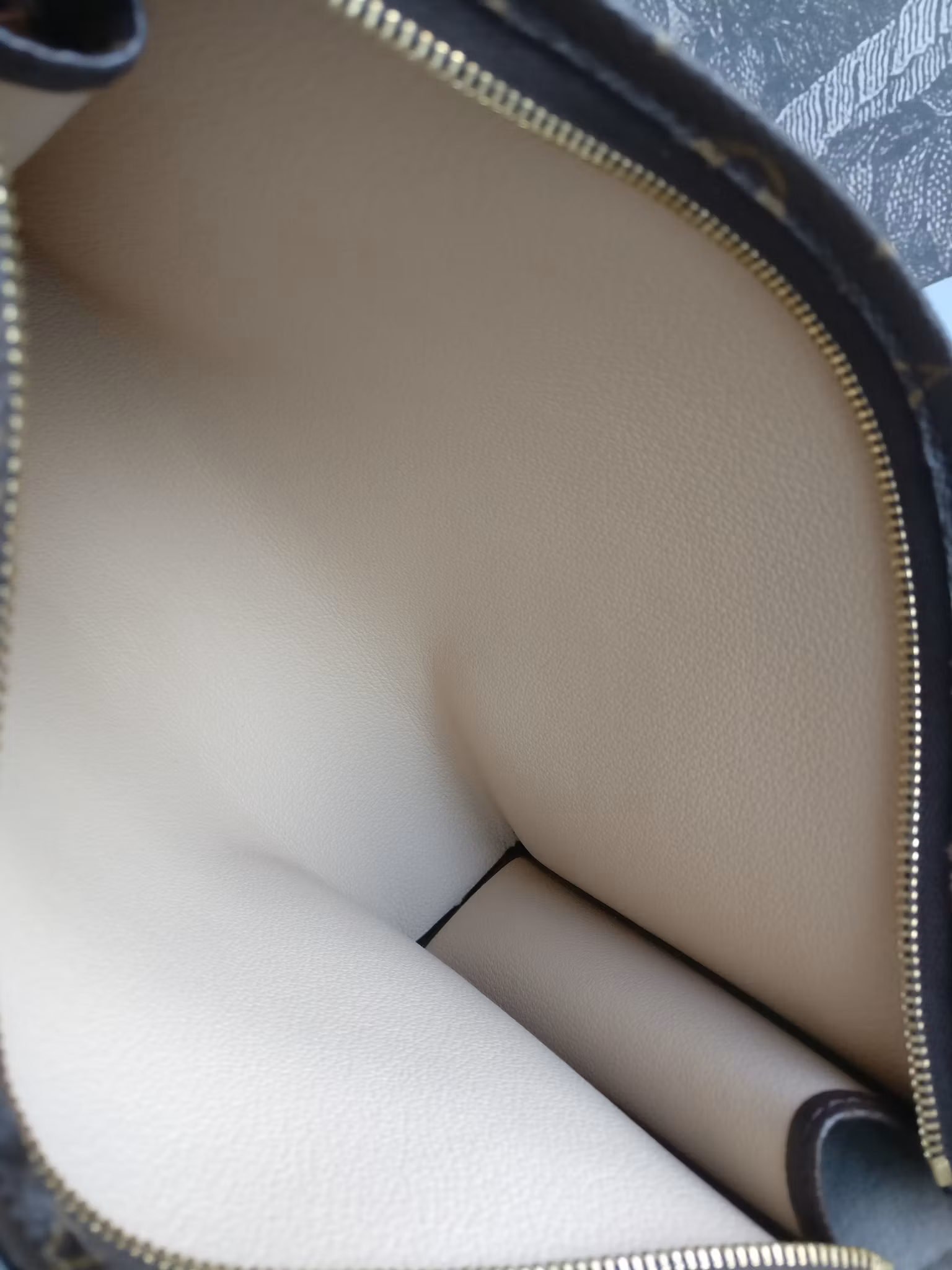 Louis Vuitton Toiletry pouch 26