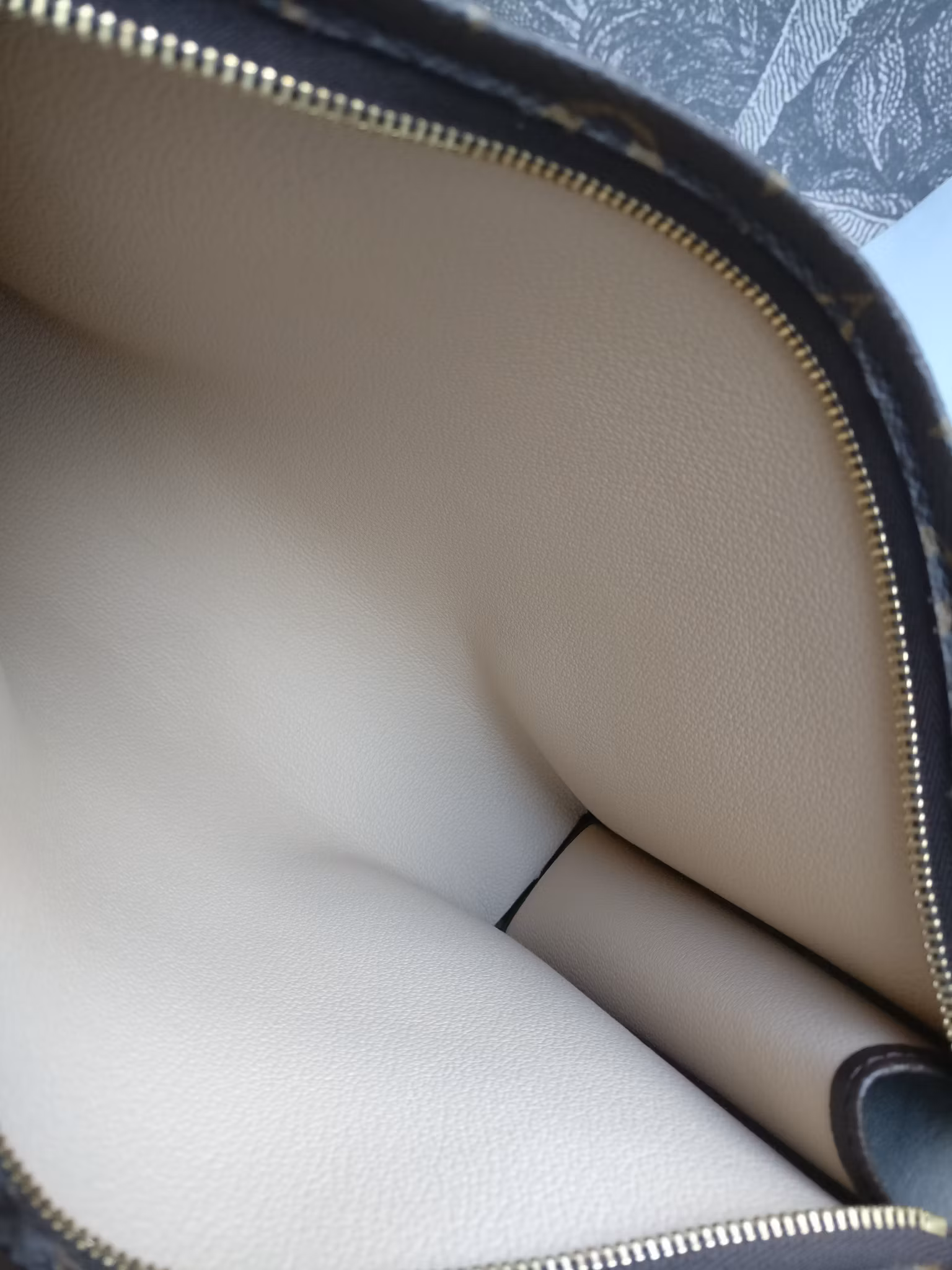 Louis Vuitton Toiletry pouch 26