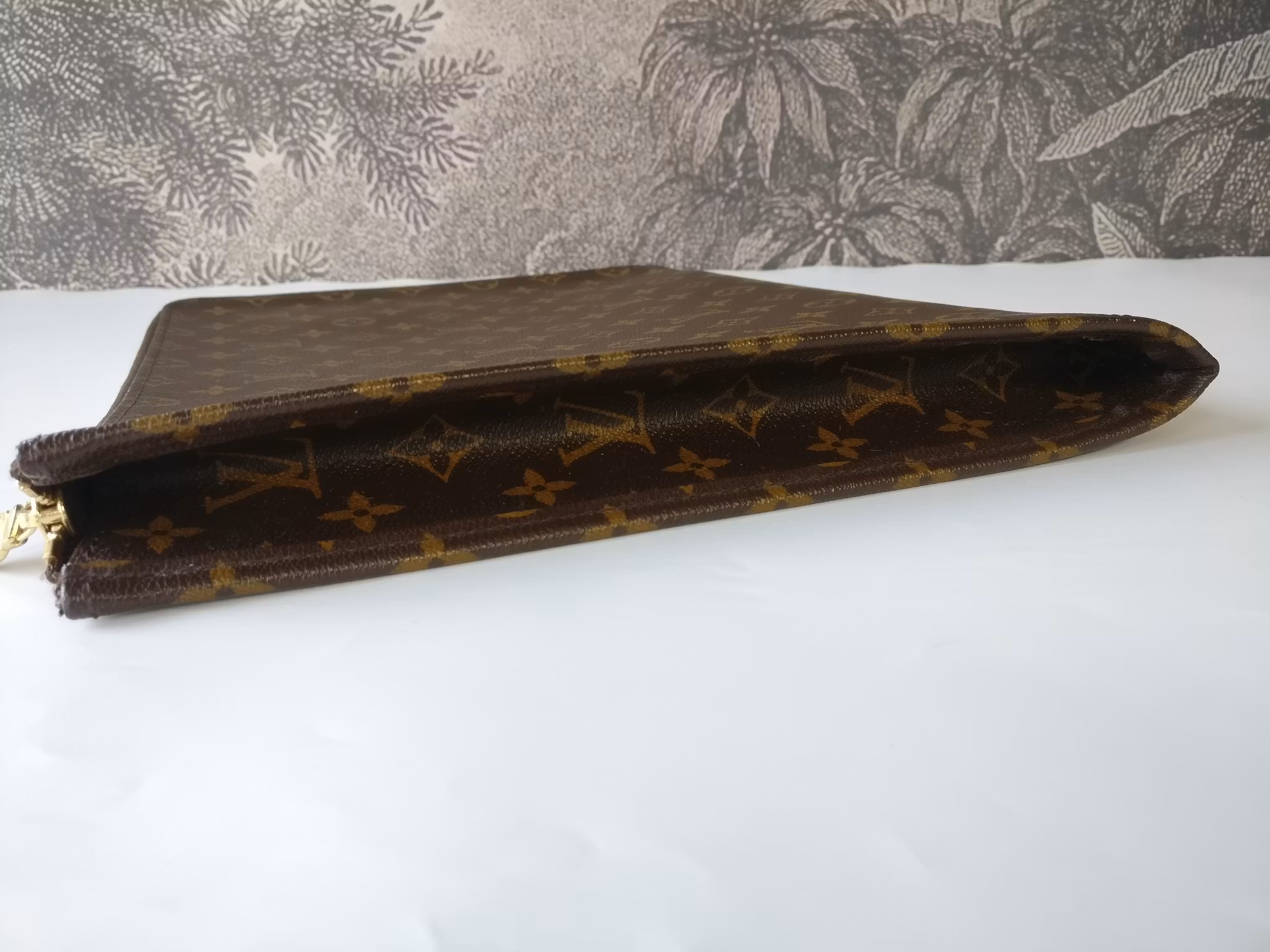 Louis Vuitton Poche Documents