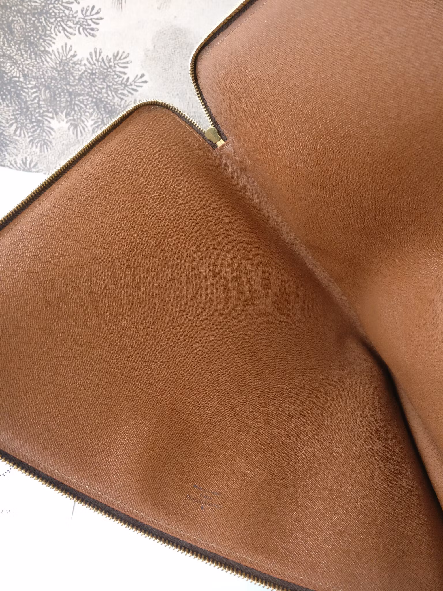 Louis Vuitton Poche Documents