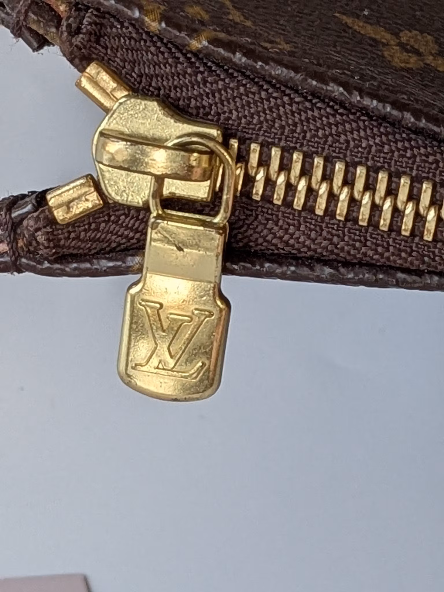 Louis Vuitton Poche Documents