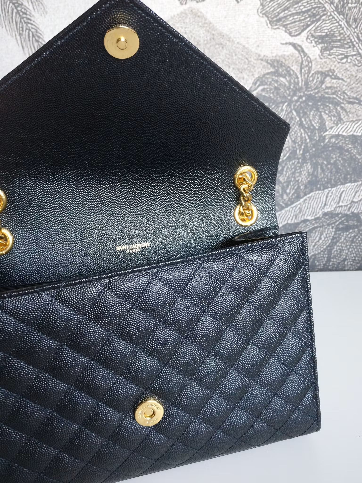 Saint Laurent Envelope Medium