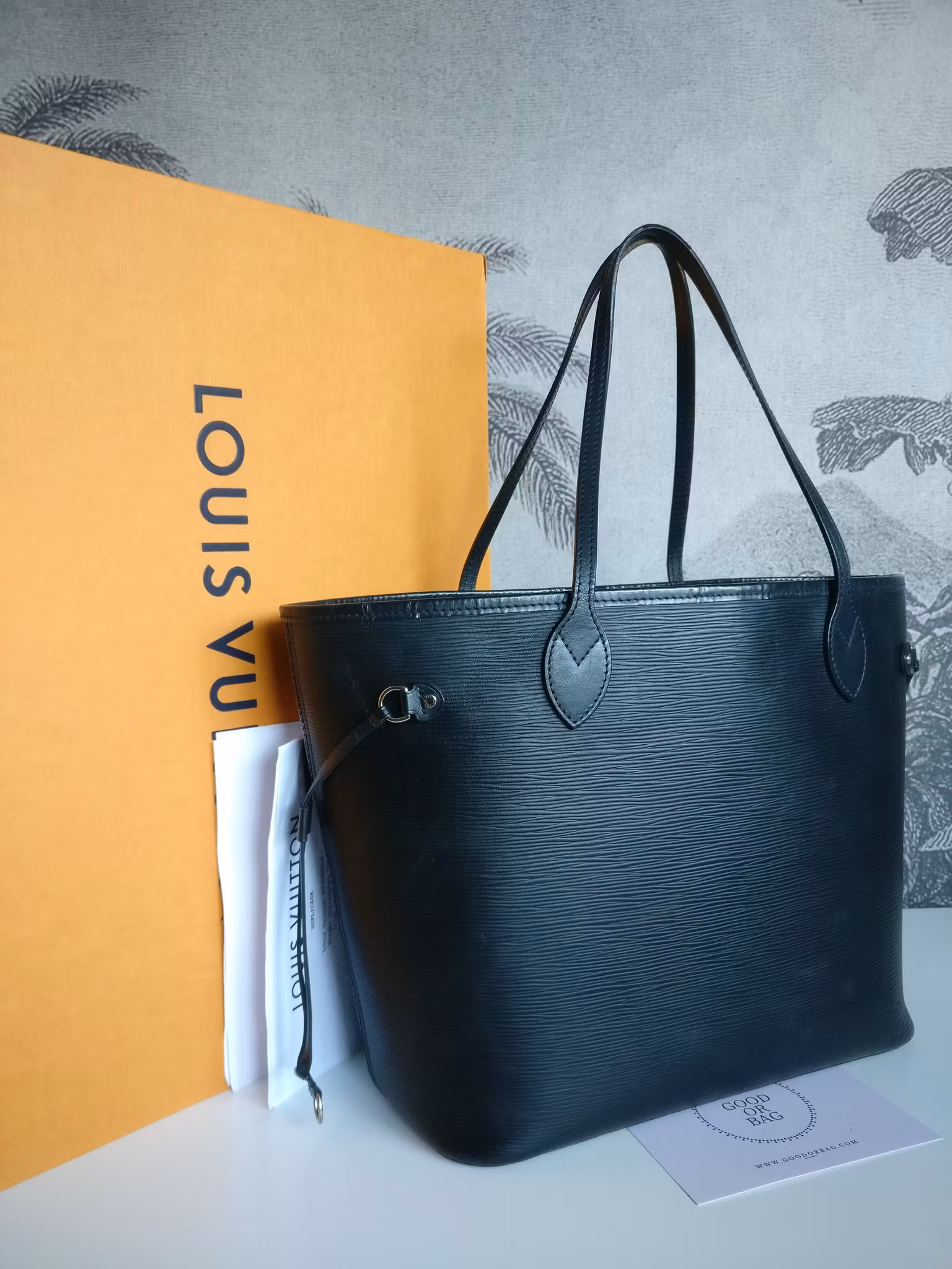 Louis Vuitton Neverfull MM black epi