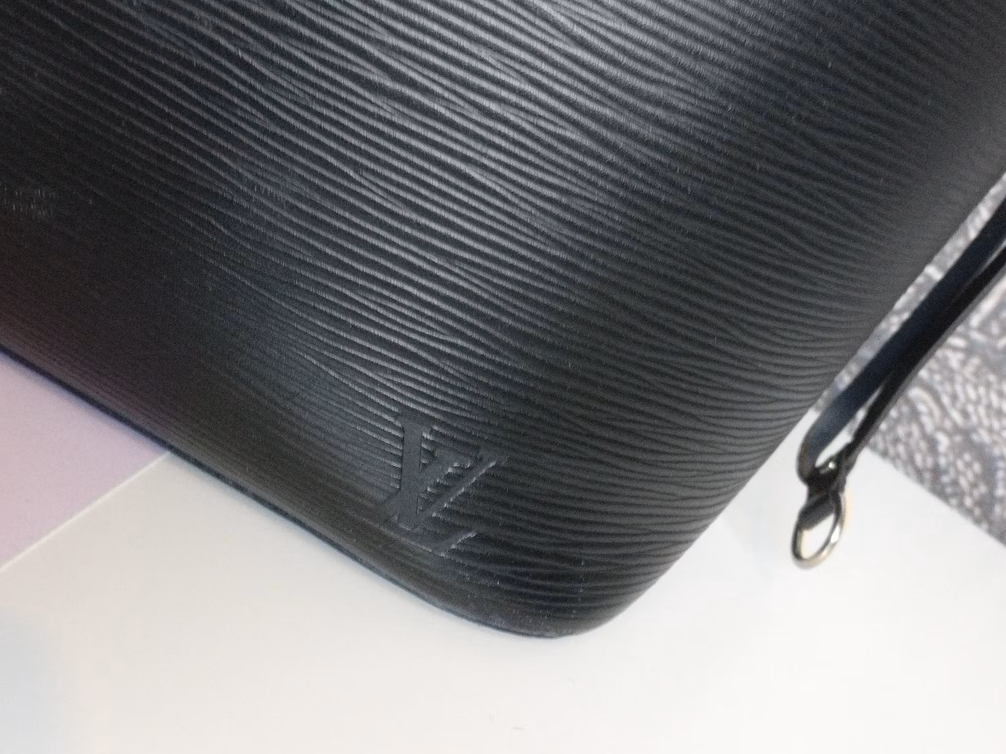 Louis Vuitton Neverfull MM black epi