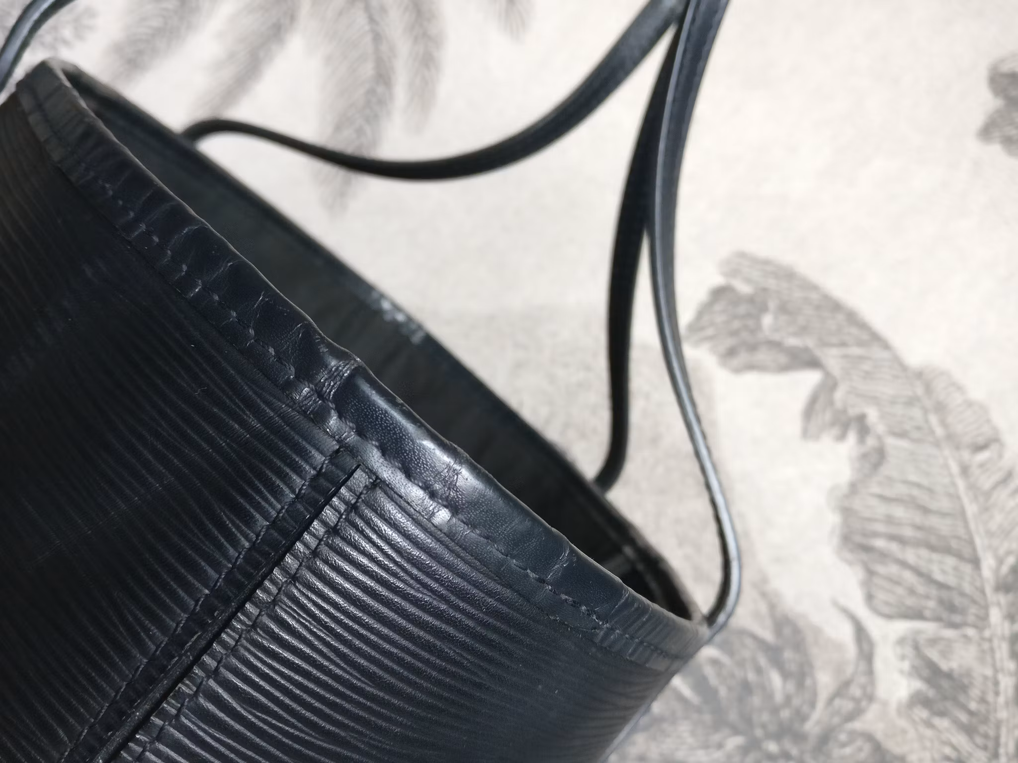 Louis Vuitton Neverfull MM black epi