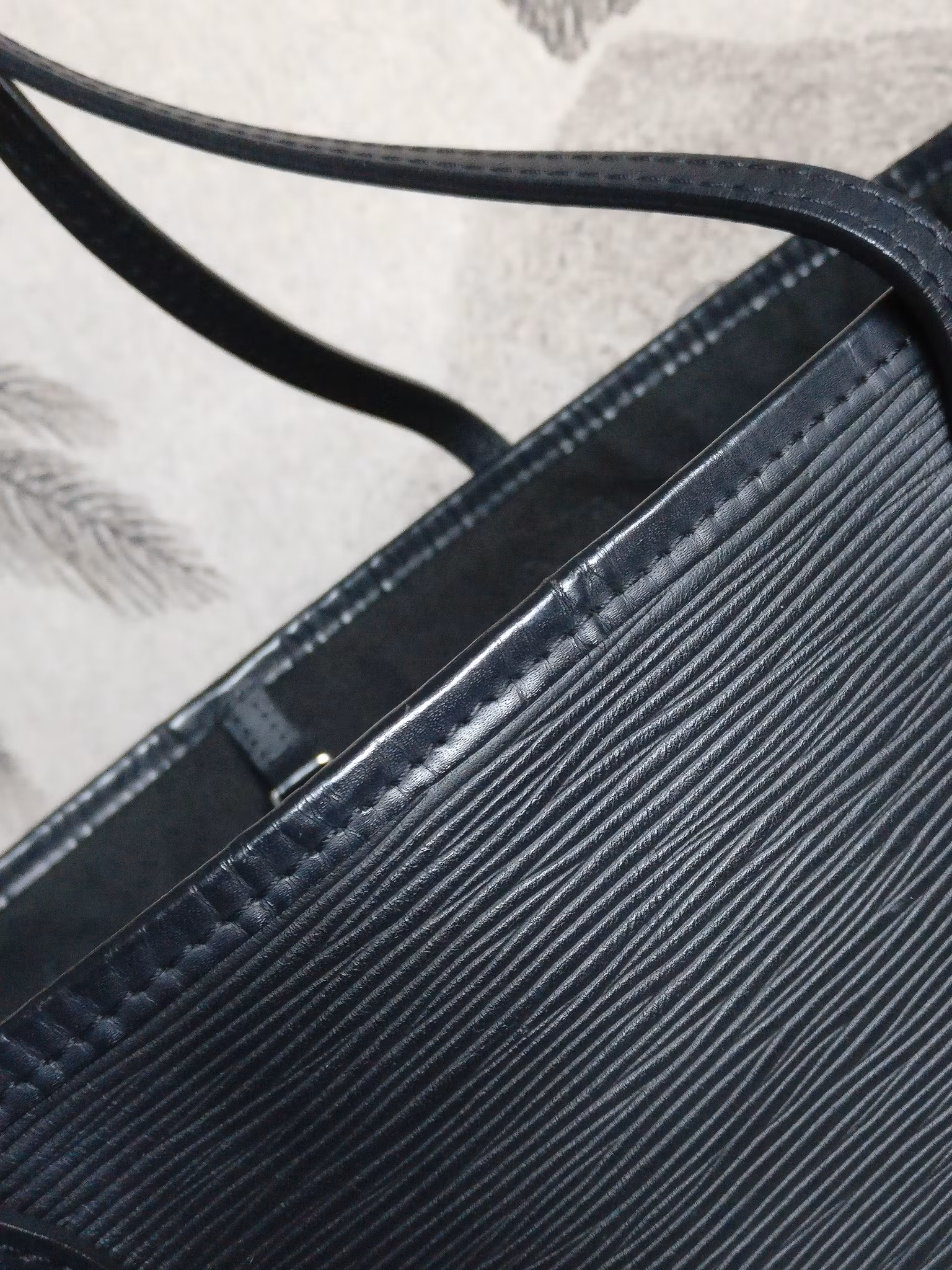 Louis Vuitton Neverfull MM black epi