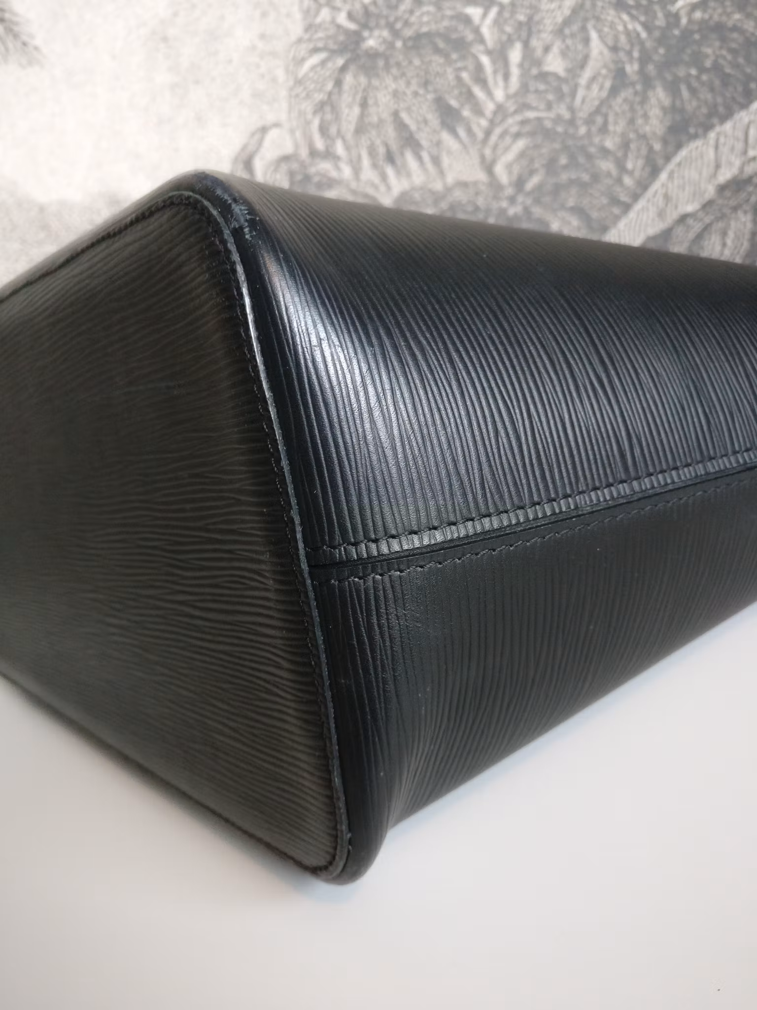 Louis Vuitton Neverfull MM black epi