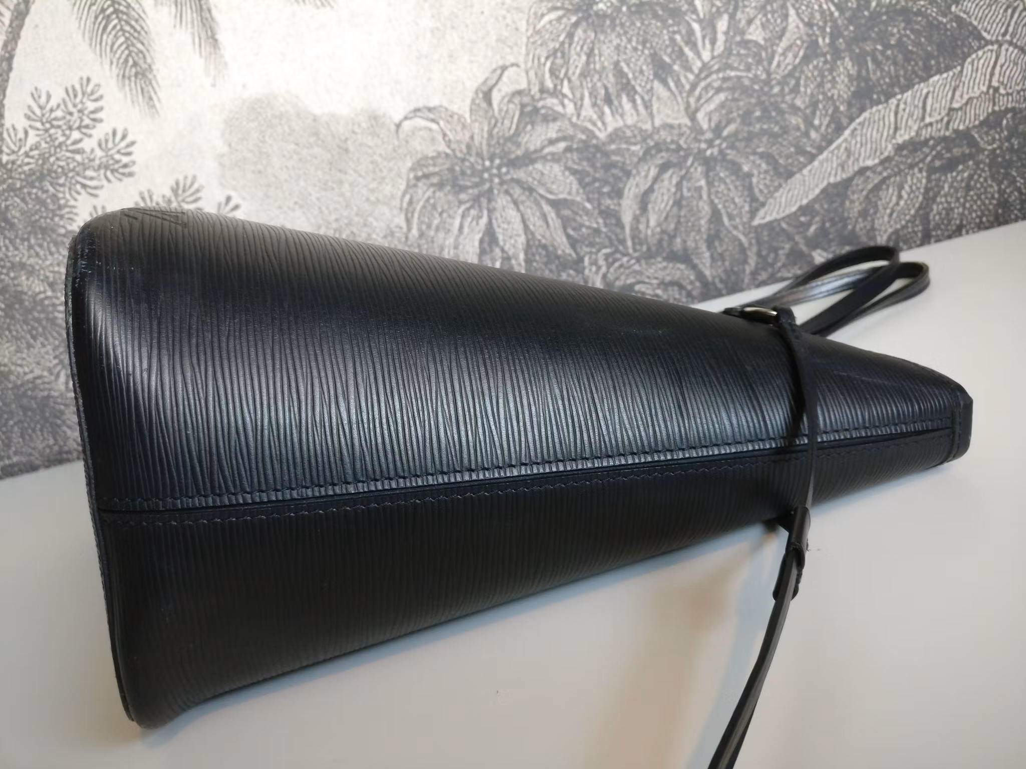 Louis Vuitton Neverfull MM black epi