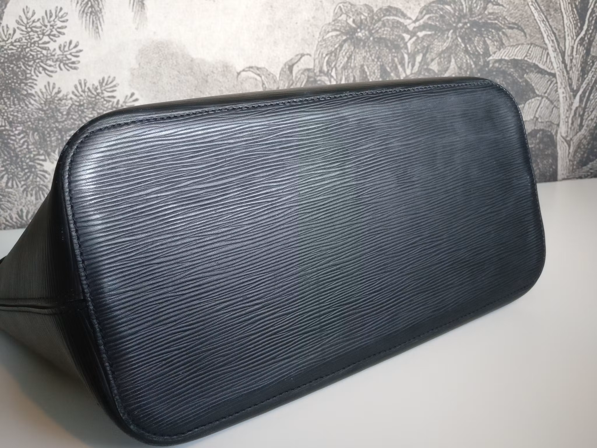 Louis Vuitton Neverfull MM black epi