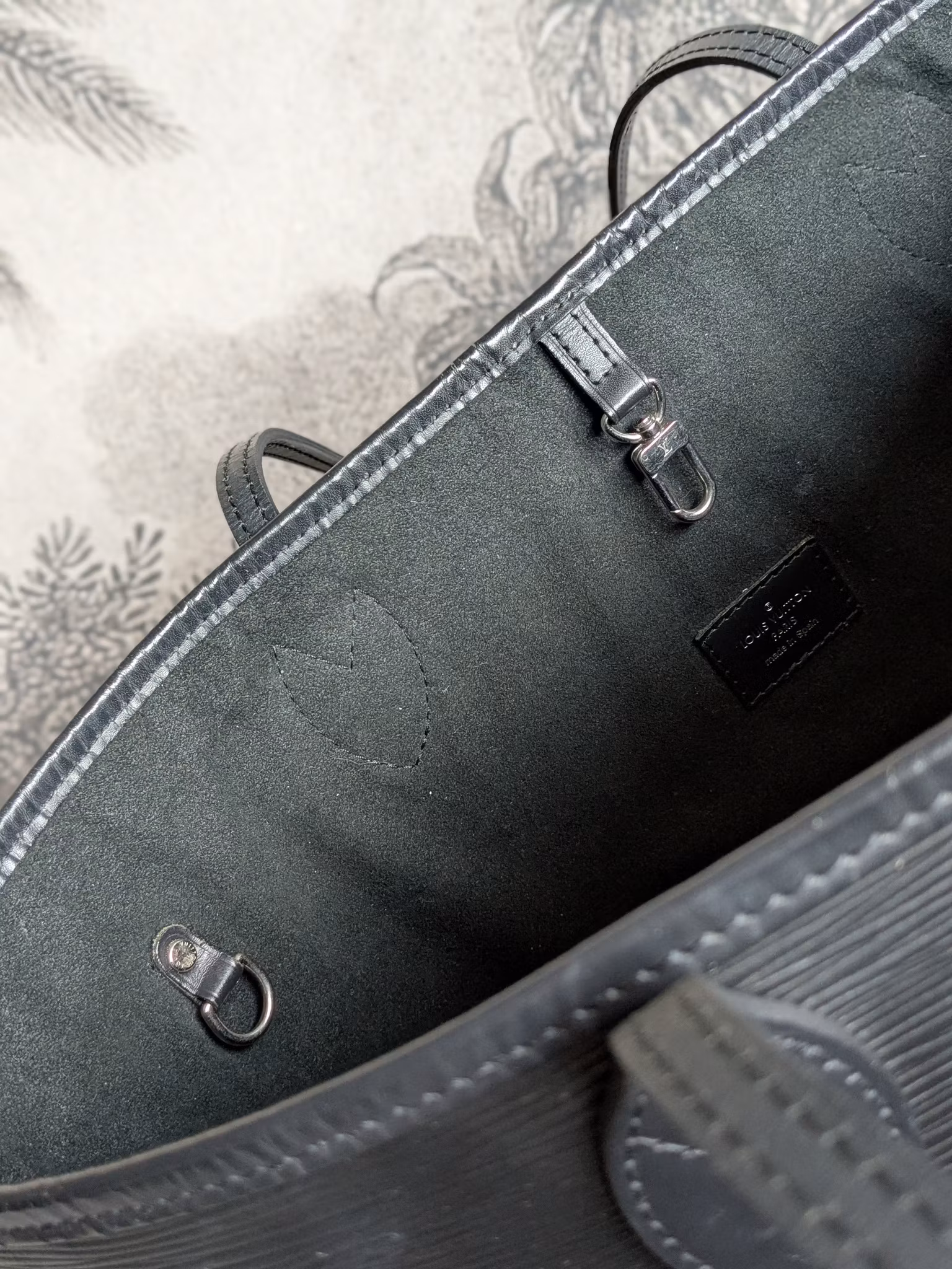 Louis Vuitton Neverfull MM black epi