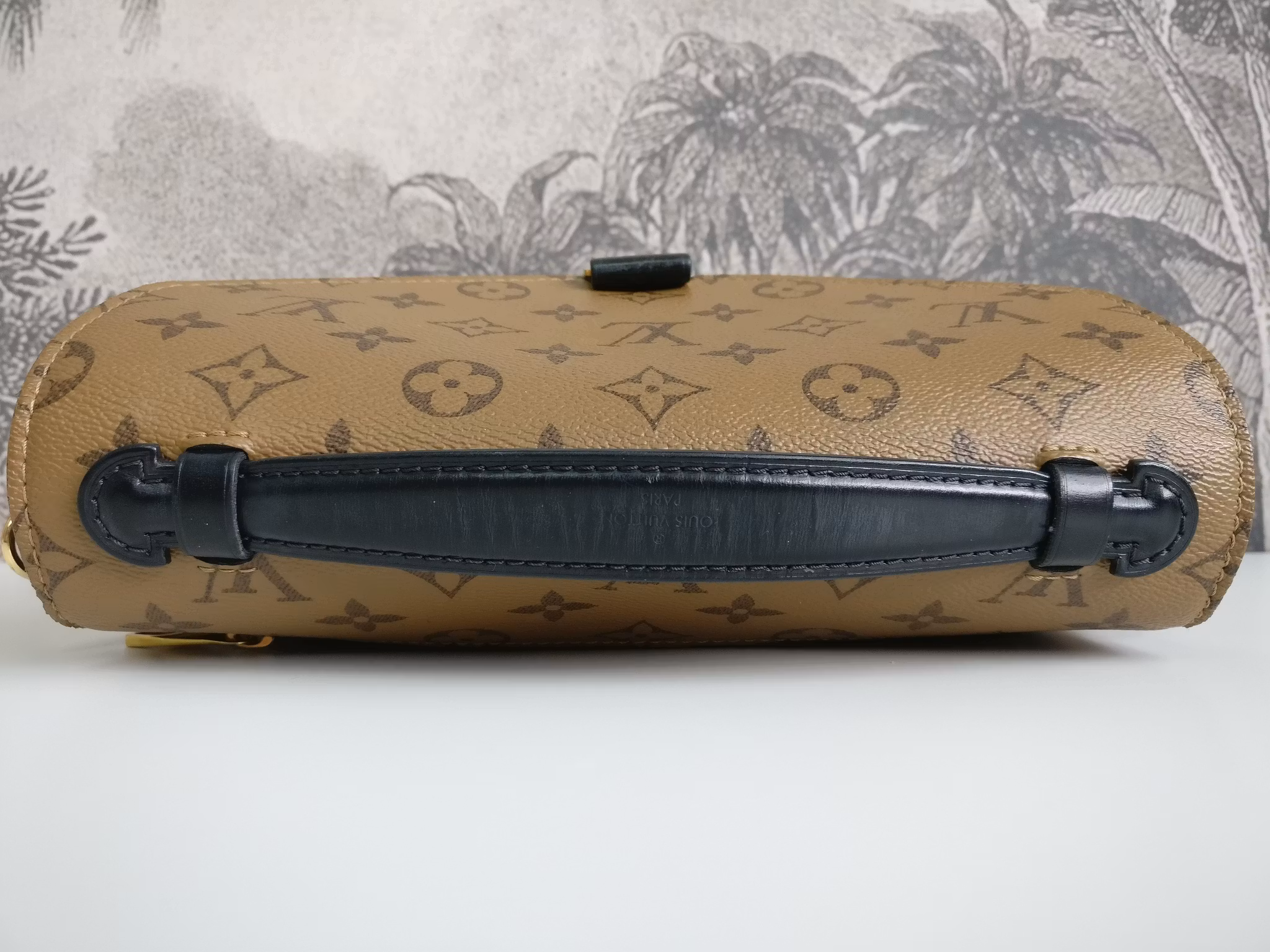 Louis Vuitton Pochette Metis reverse