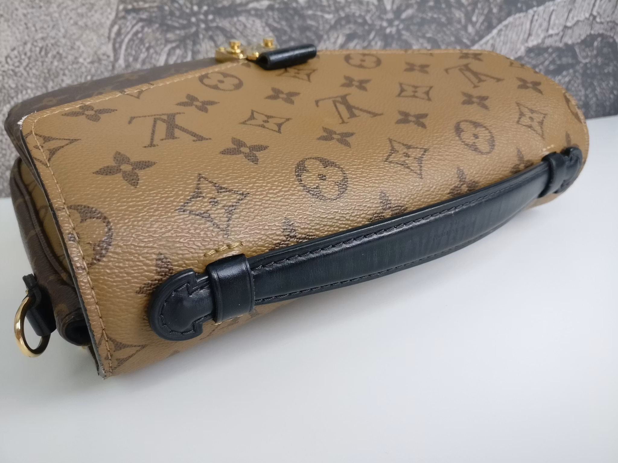 Louis Vuitton Pochette Metis reverse