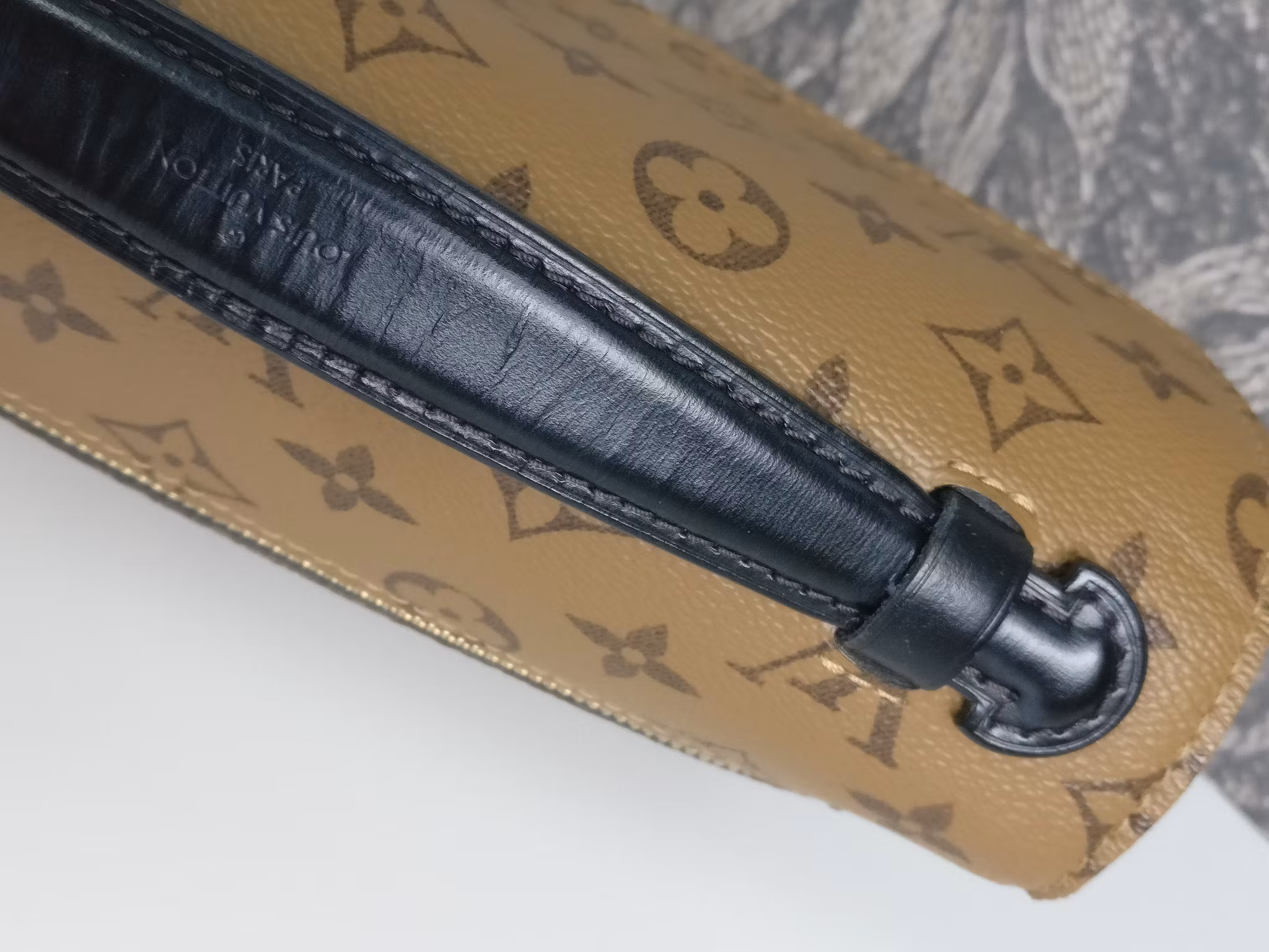 Louis Vuitton Pochette Metis reverse