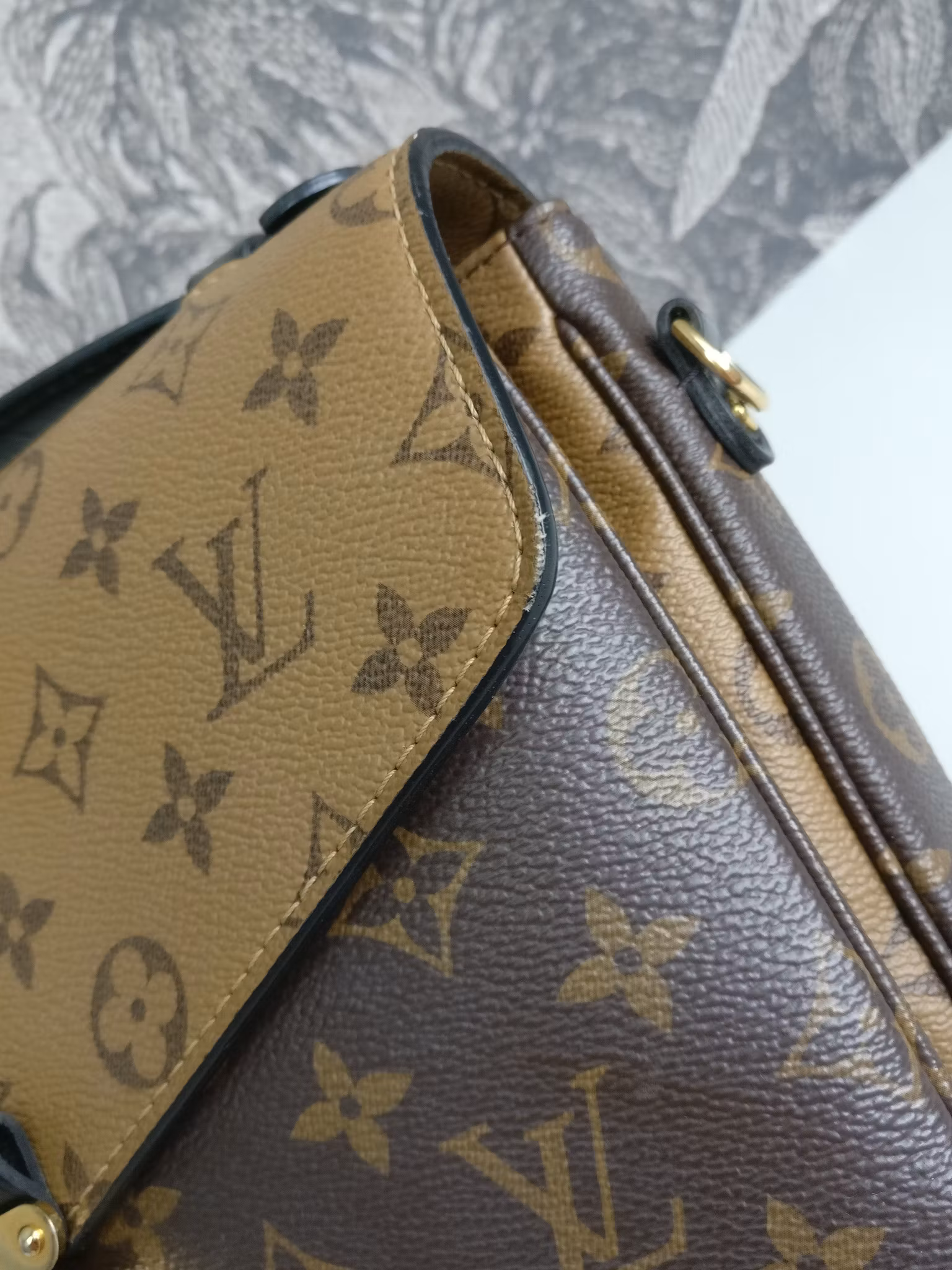 Louis Vuitton Pochette Metis reverse
