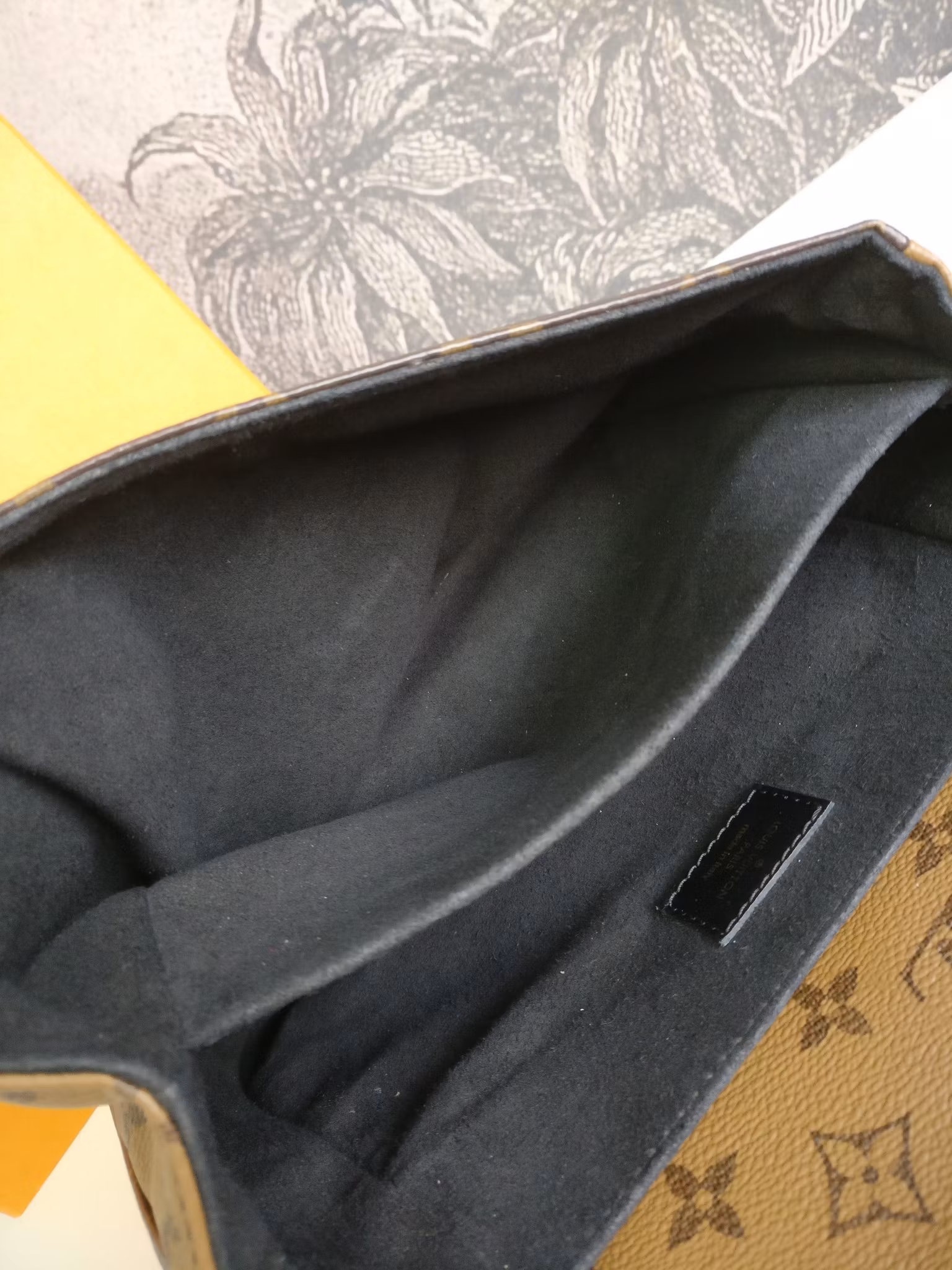 Louis Vuitton Pochette Metis reverse