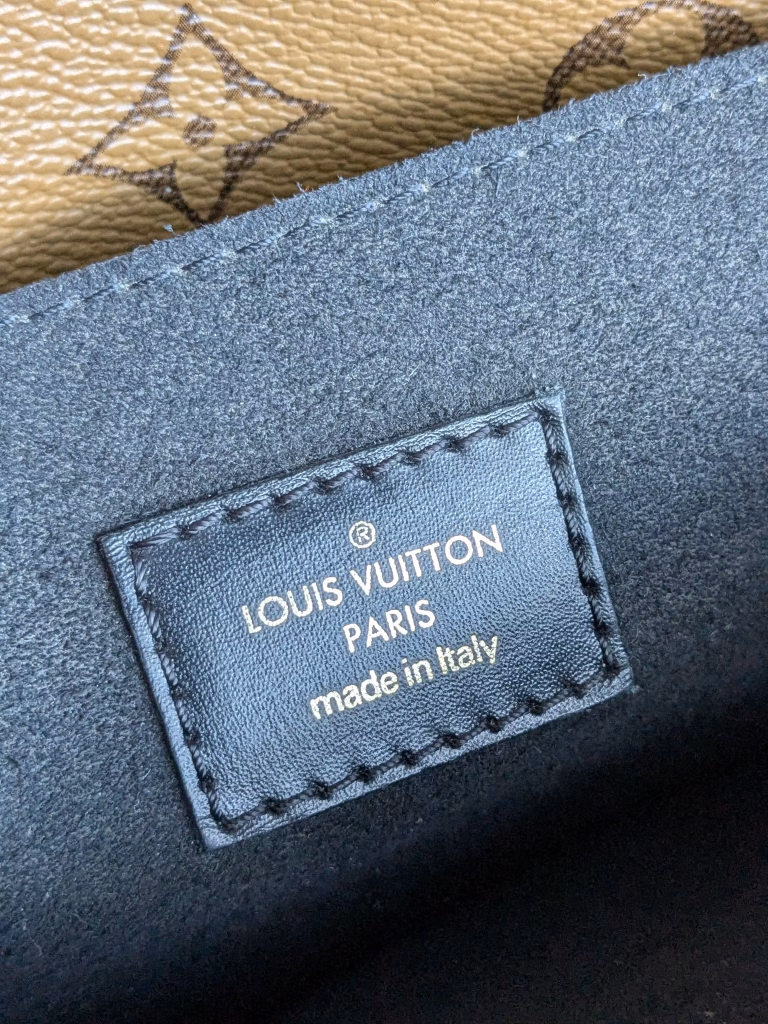 Louis Vuitton Pochette Metis reverse