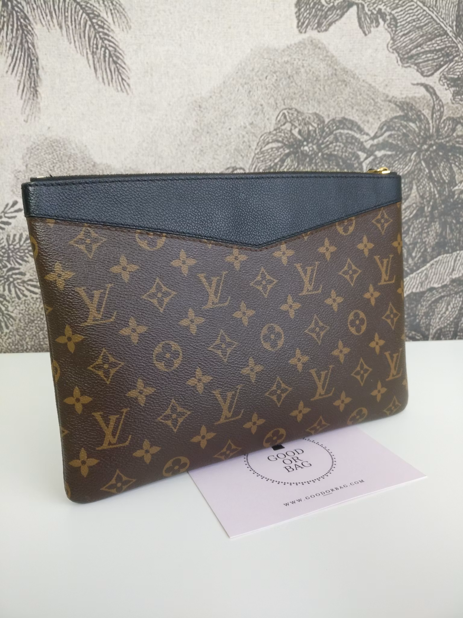 Louis Vuitton Daily pouch