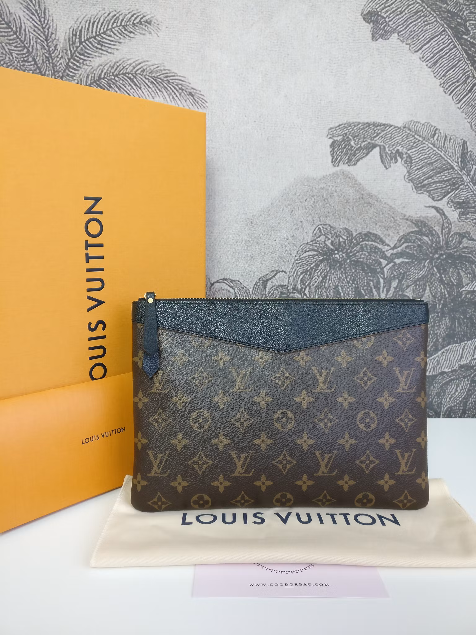 Louis Vuitton Daily pouch
