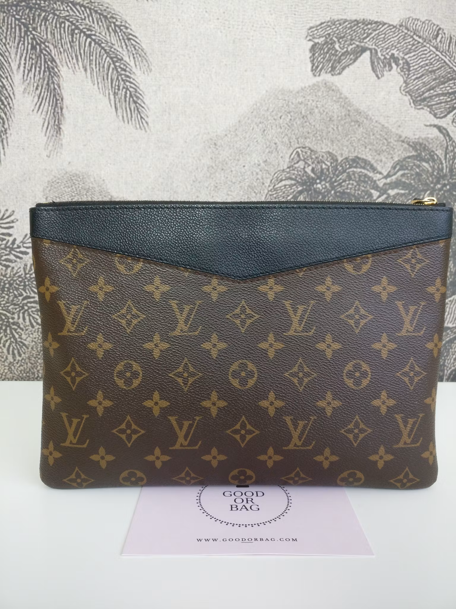 Louis Vuitton Daily pouch