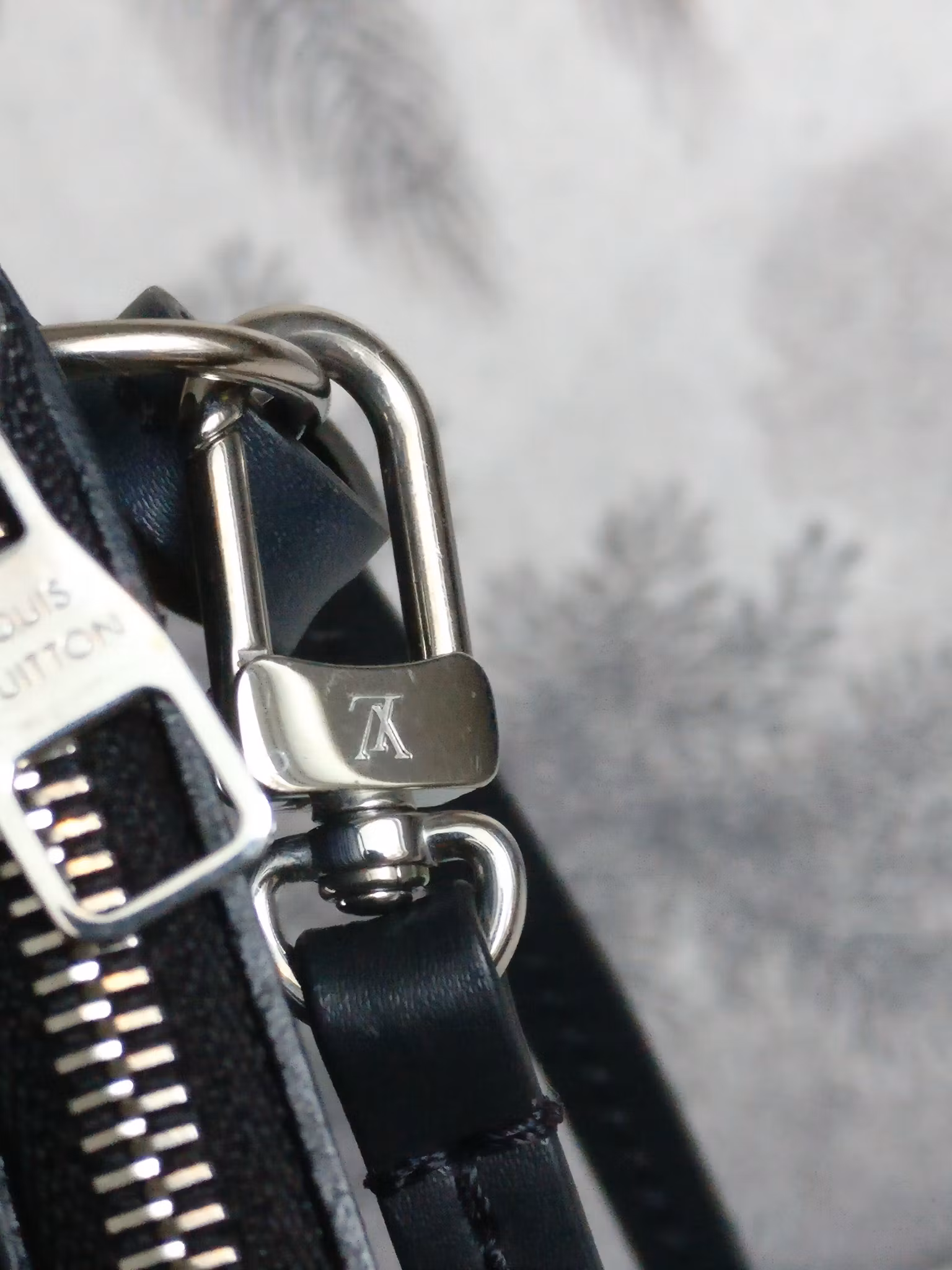 Louis Vuitton Neverfull MM epi clutch