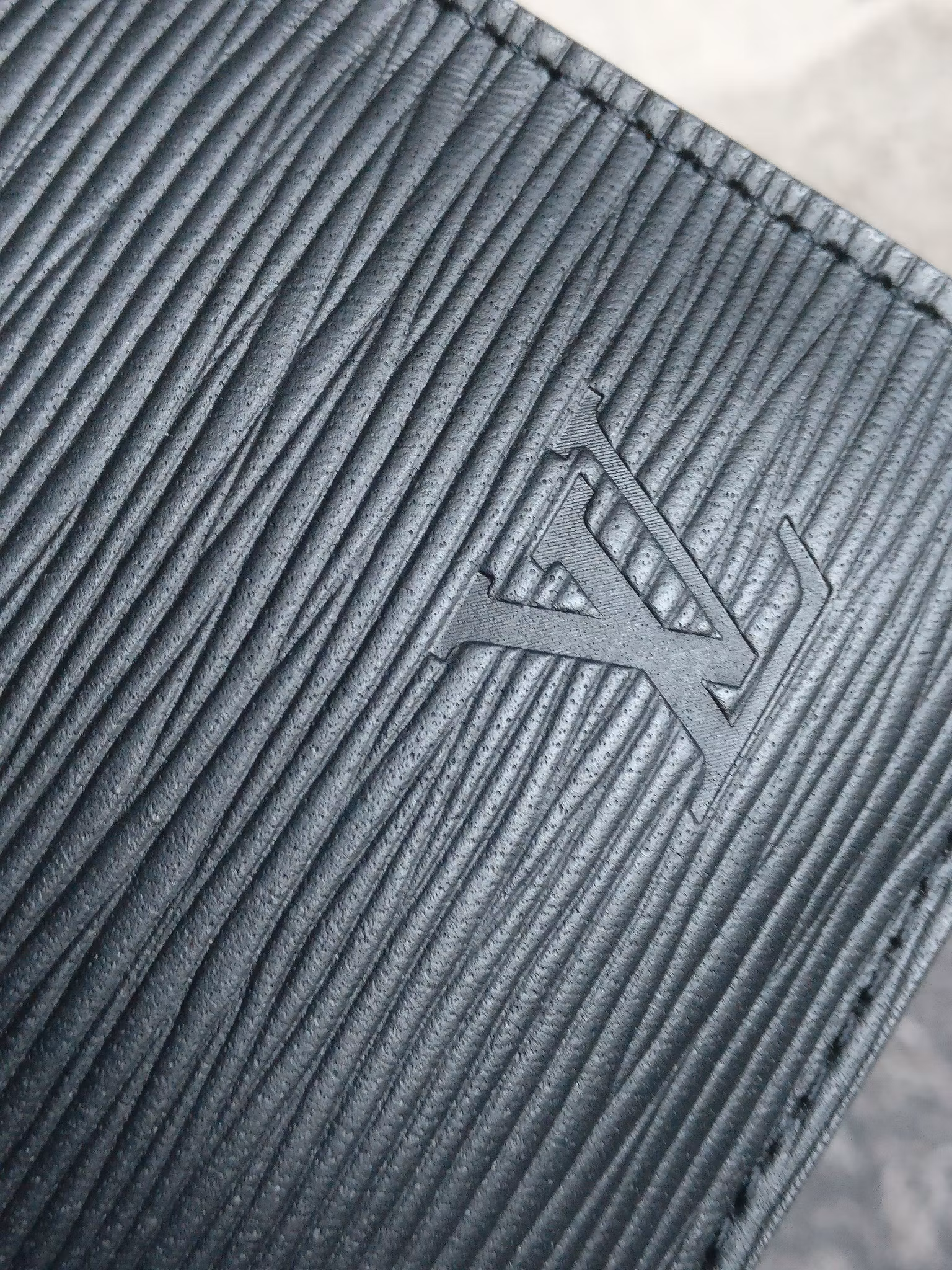 Louis Vuitton Neverfull MM epi clutch